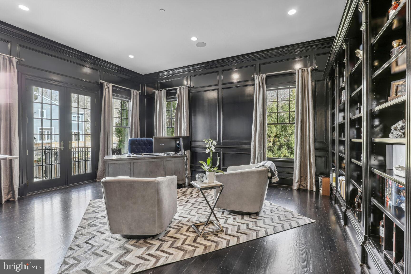 ENGLISH VILLAGE - Residential