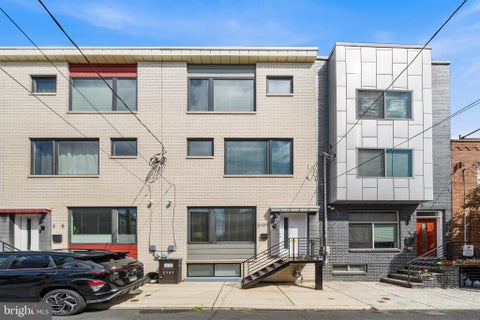 Townhouse For Sale - 2107 E Arizona Street<br/> PHILADELPHIA, PA 19125