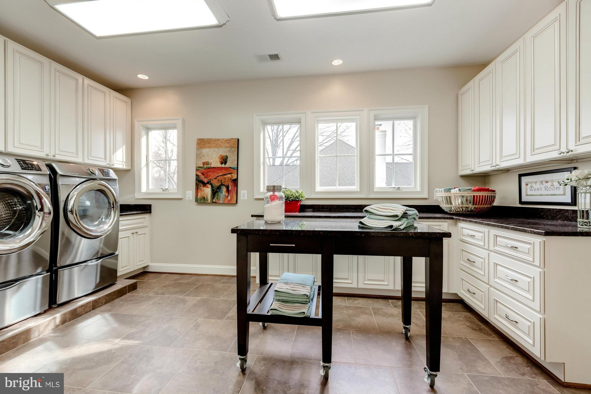 RIVER OAKS - Residential