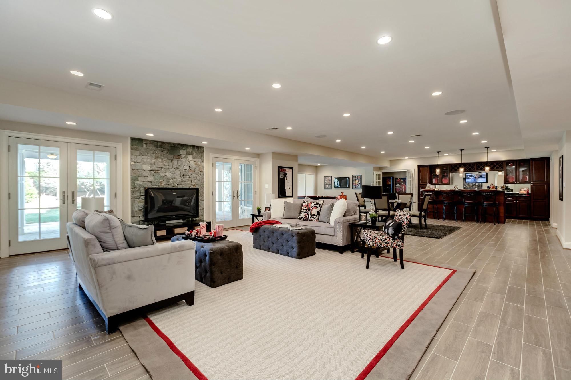 RIVER OAKS - Residential