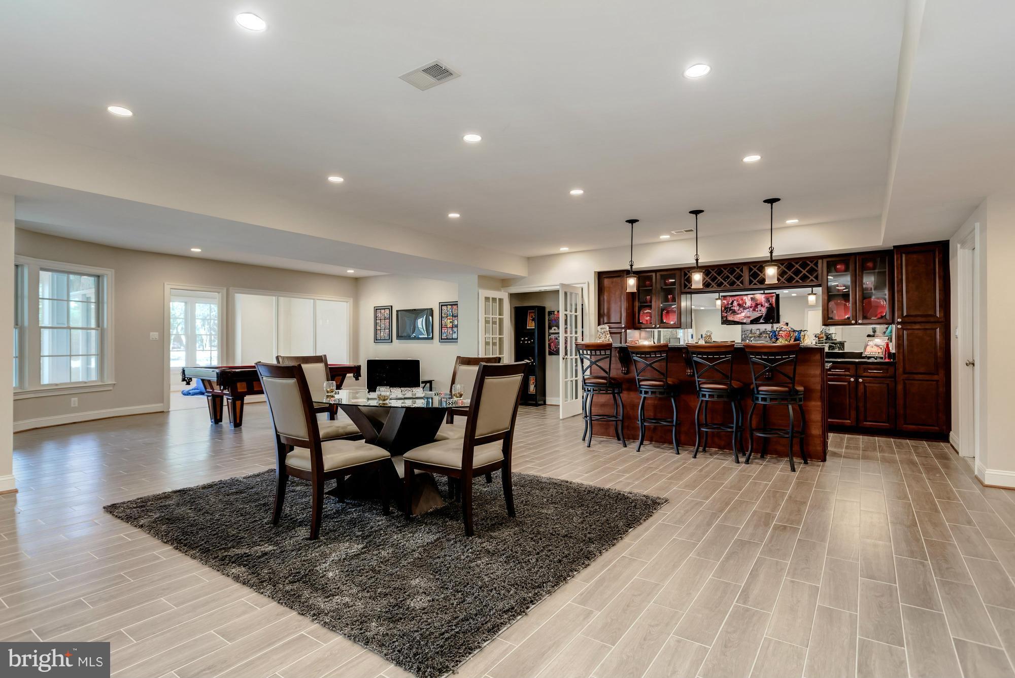 RIVER OAKS - Residential