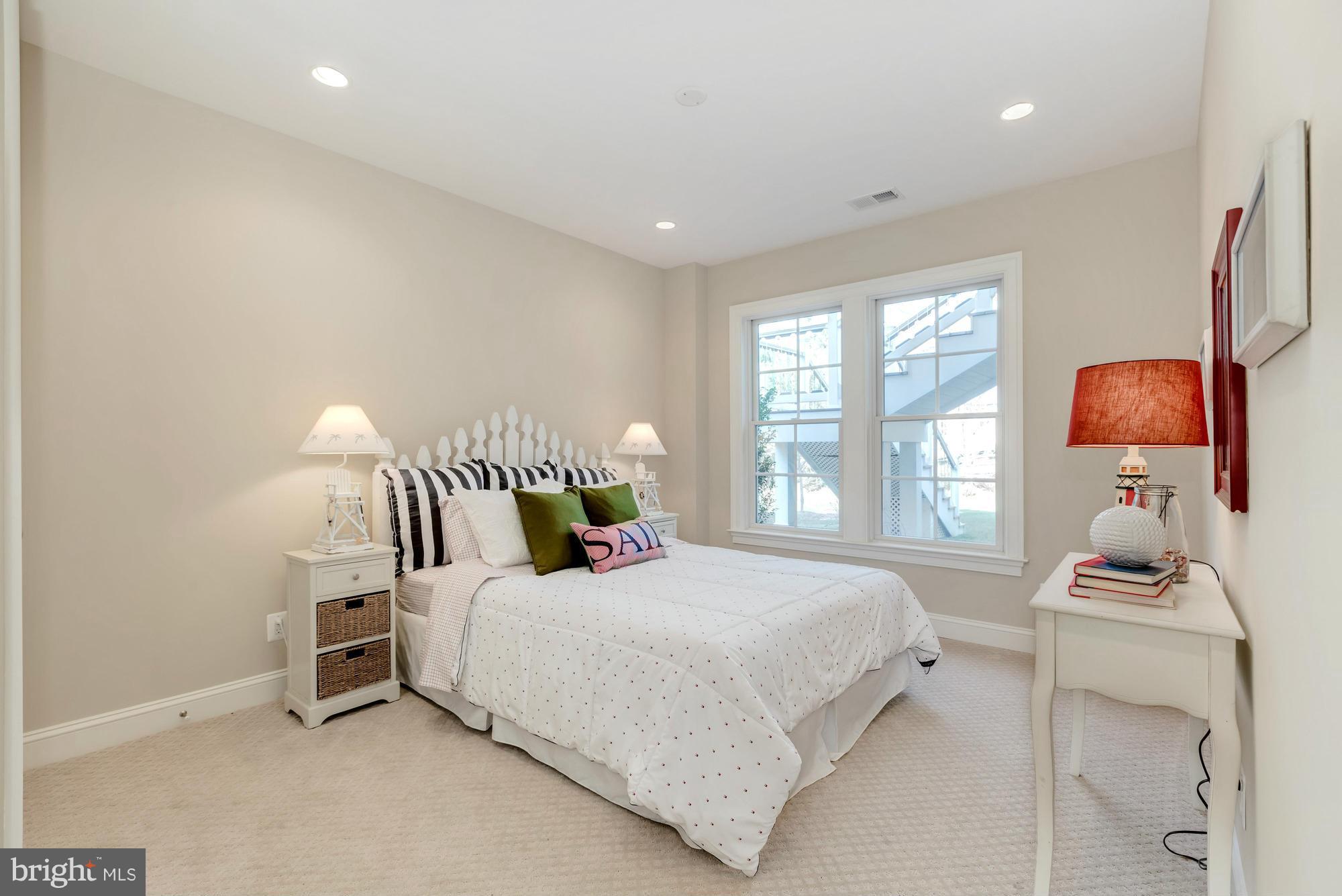 RIVER OAKS - Residential