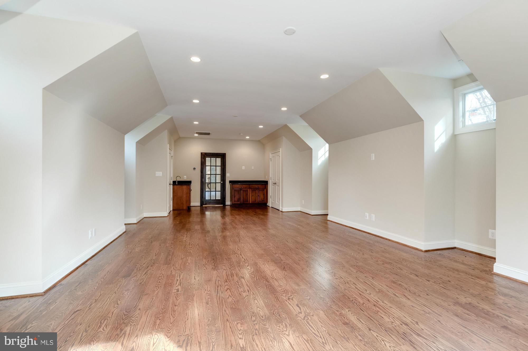 RIVER OAKS - Residential