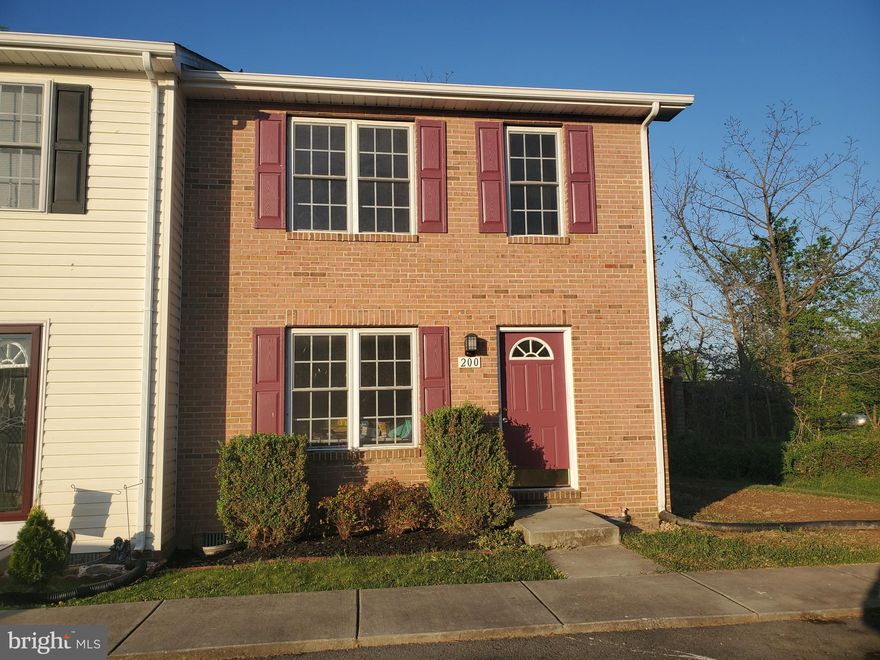 CALL agent  as to current statis.    Vacant and easy to show.  Full 1200 square feet home.  Brick front.   Rare 3 bedroom  1.5 bath home in this neighborhood.  Mountain views.  Huge remodel job in April 2023.  New Beautiful Armstrong Hickory Water Proof Laminate flooring in living room.  Ceramic tile in the kitchen.  Included is high end washer and dryer off kitchen.  New carpet up the stairs and the 3 bedrooms.  Beautiful ceramic tile job in the full bathroom.  Professional paint job thru out. Walking distance  to the community park and pool.  End unit with more privacy and bigger yard.