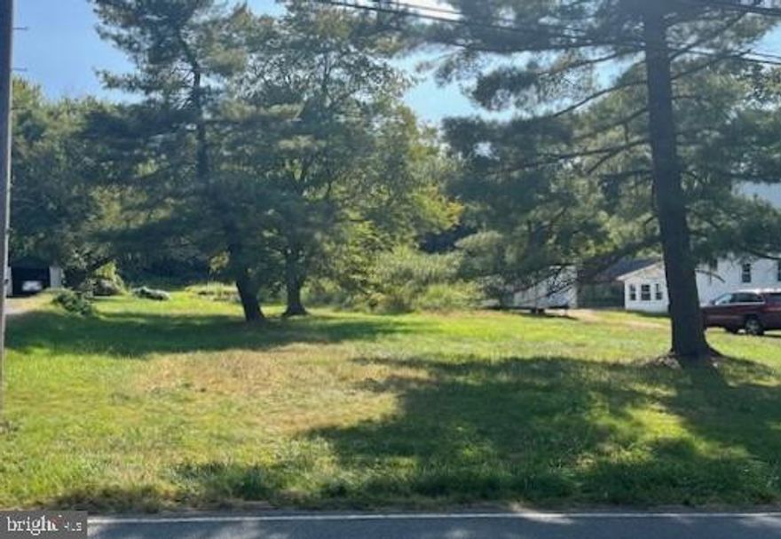 Nice size 0.83 acre  building lot in N. Coventry Township within the sought after Owen J. Roberts School District in Chester County. Lot is level and mostly cleared and adjacent from a golf course across the street. Suitable for a single-detached home. Public sewer hook up available and public water line in street. This would be a great opportunity to bring your own builder and start building your dream home.