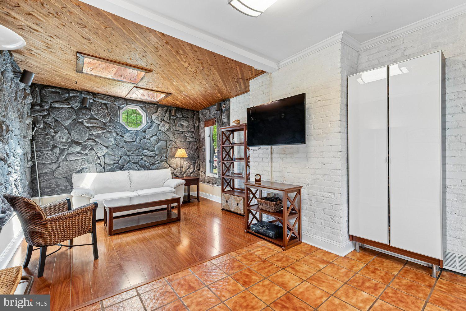 NEW CARROLLTON - Residential