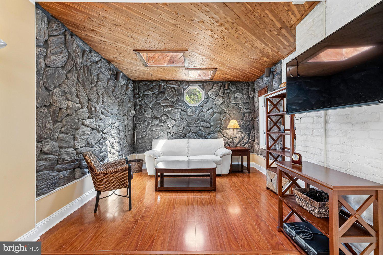 NEW CARROLLTON - Residential