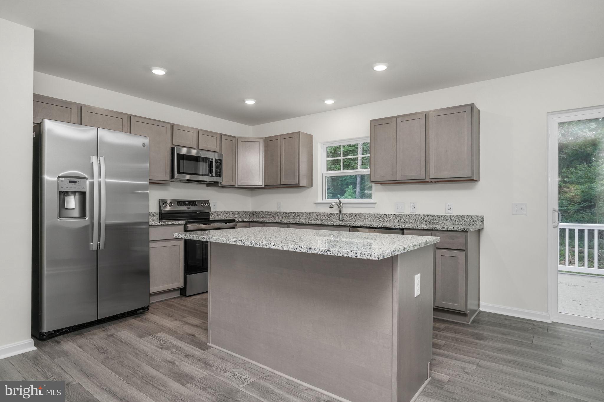 CAPTAIN'S COVE - Residential