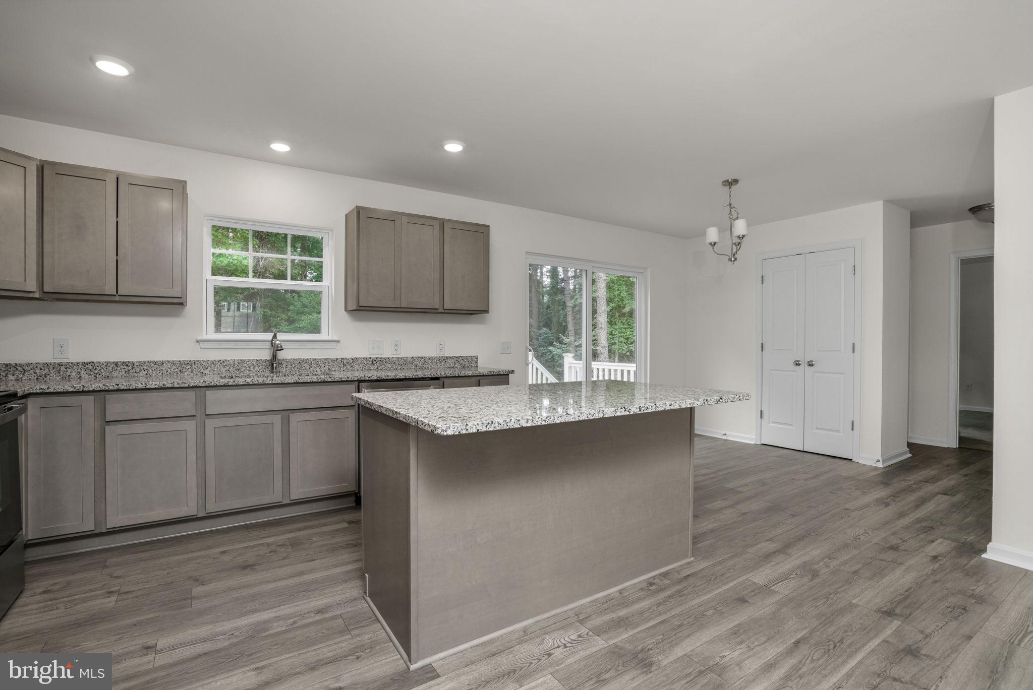 CAPTAIN'S COVE - Residential