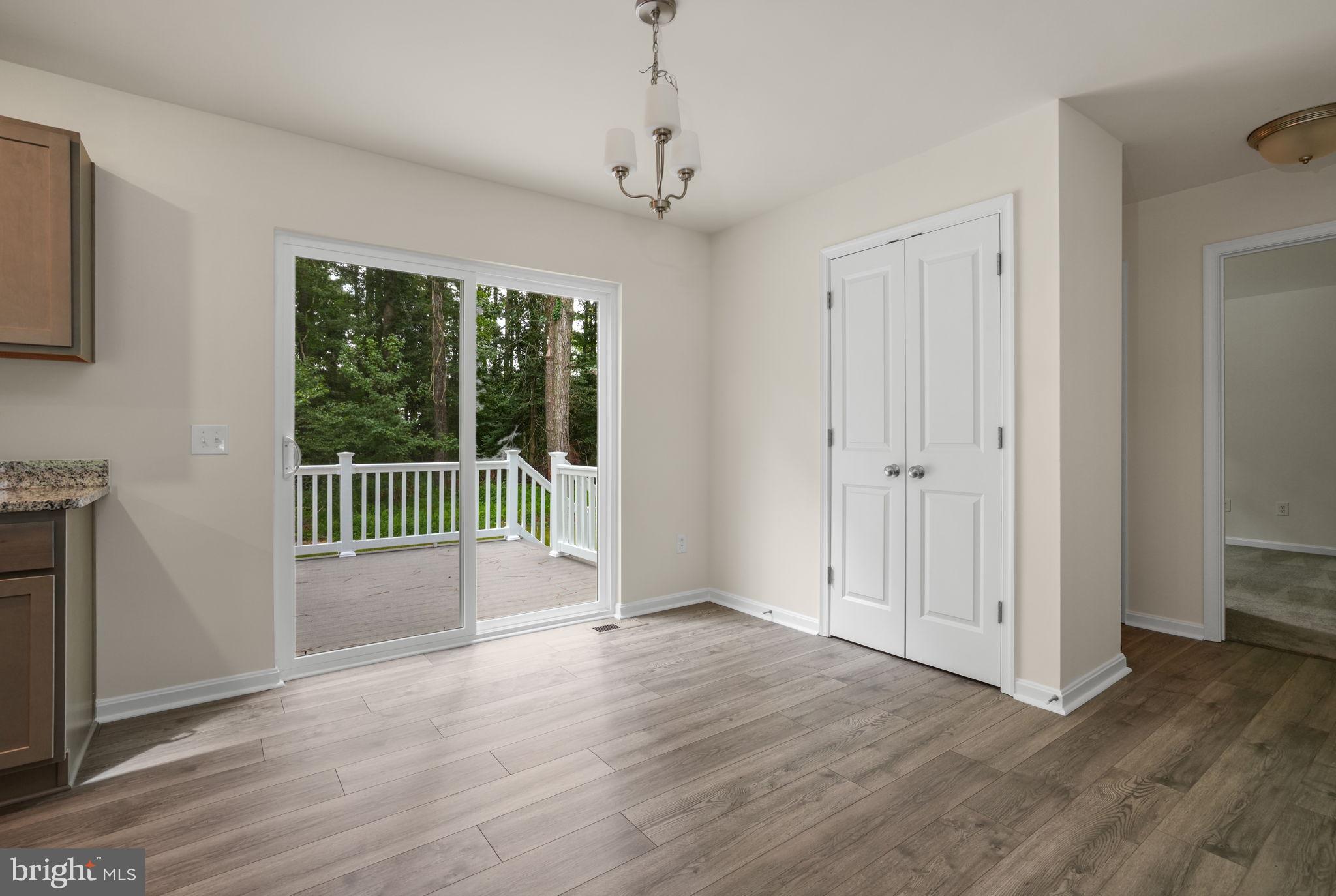 CAPTAIN'S COVE - Residential