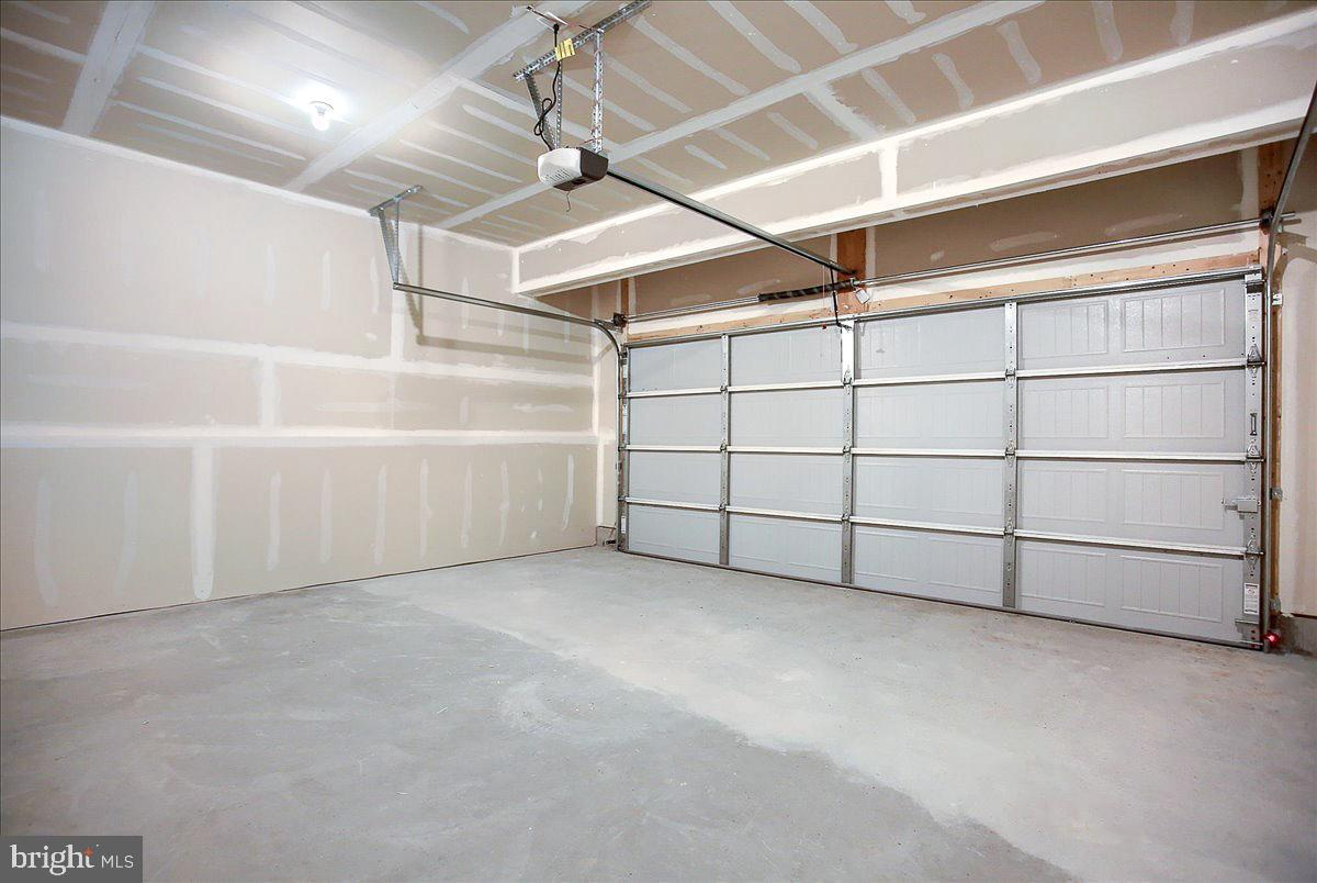 CAPTAIN'S COVE - Residential