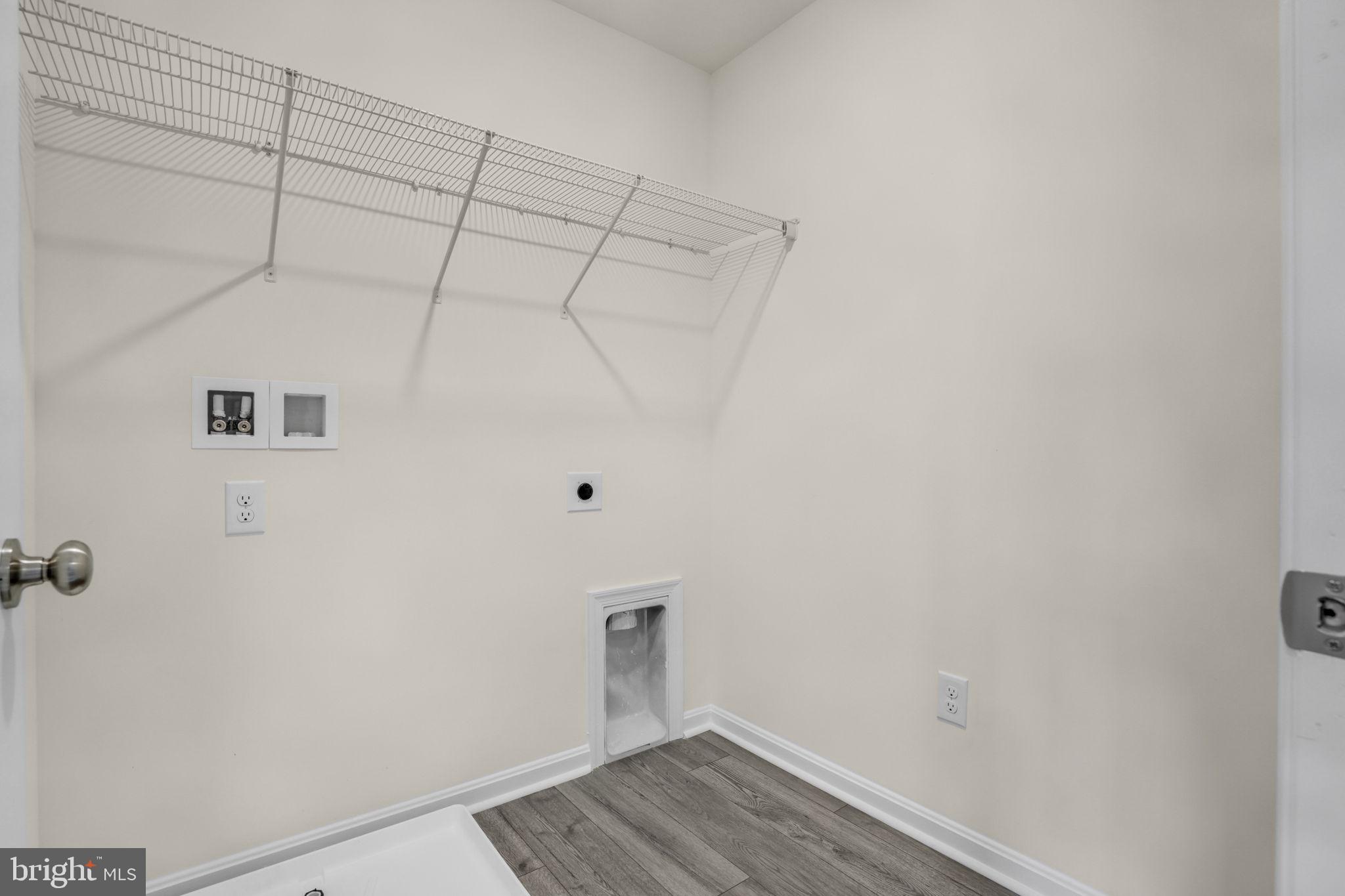 CAPTAIN'S COVE - Residential