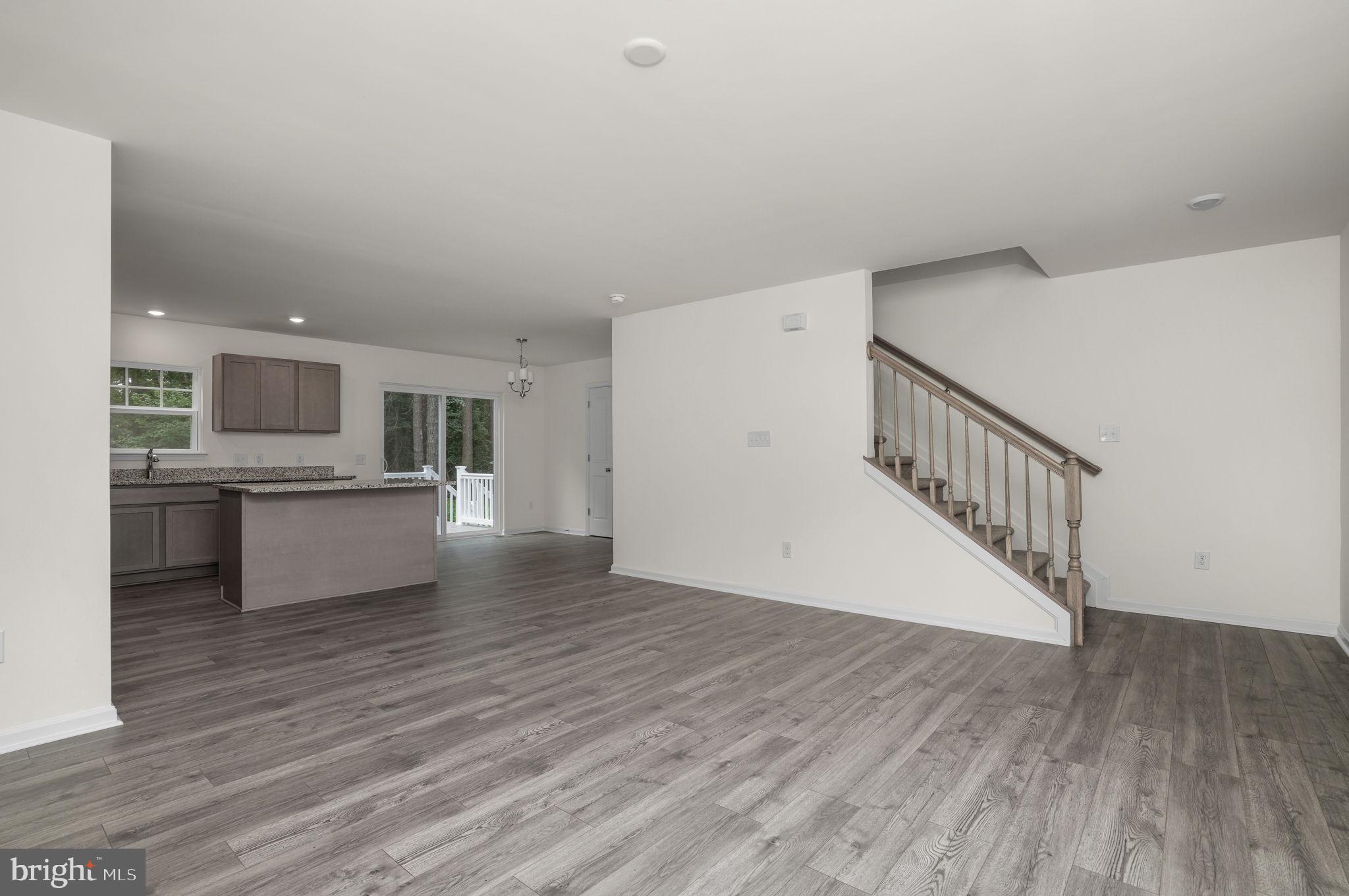 CAPTAIN'S COVE - Residential