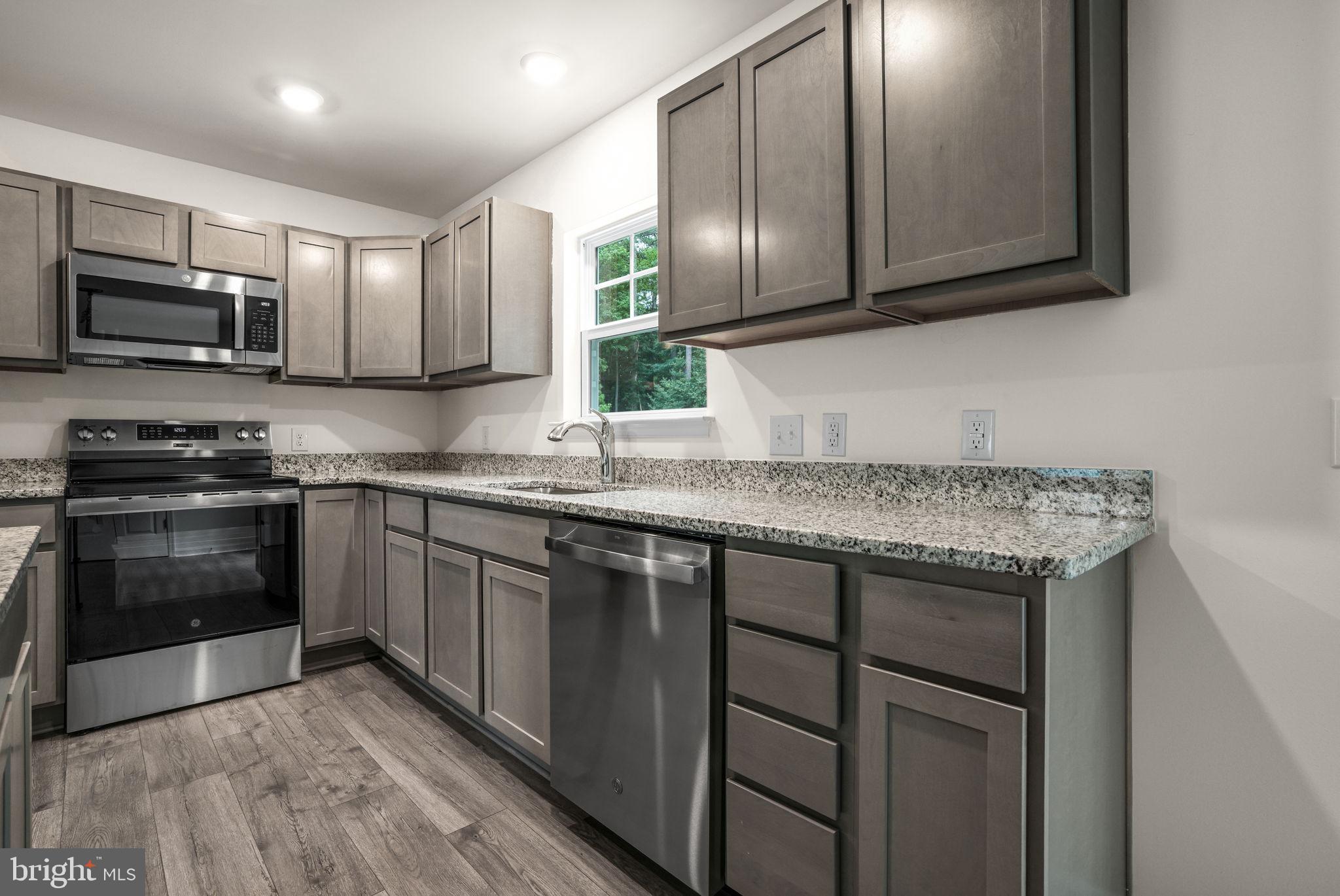 CAPTAIN'S COVE - Residential