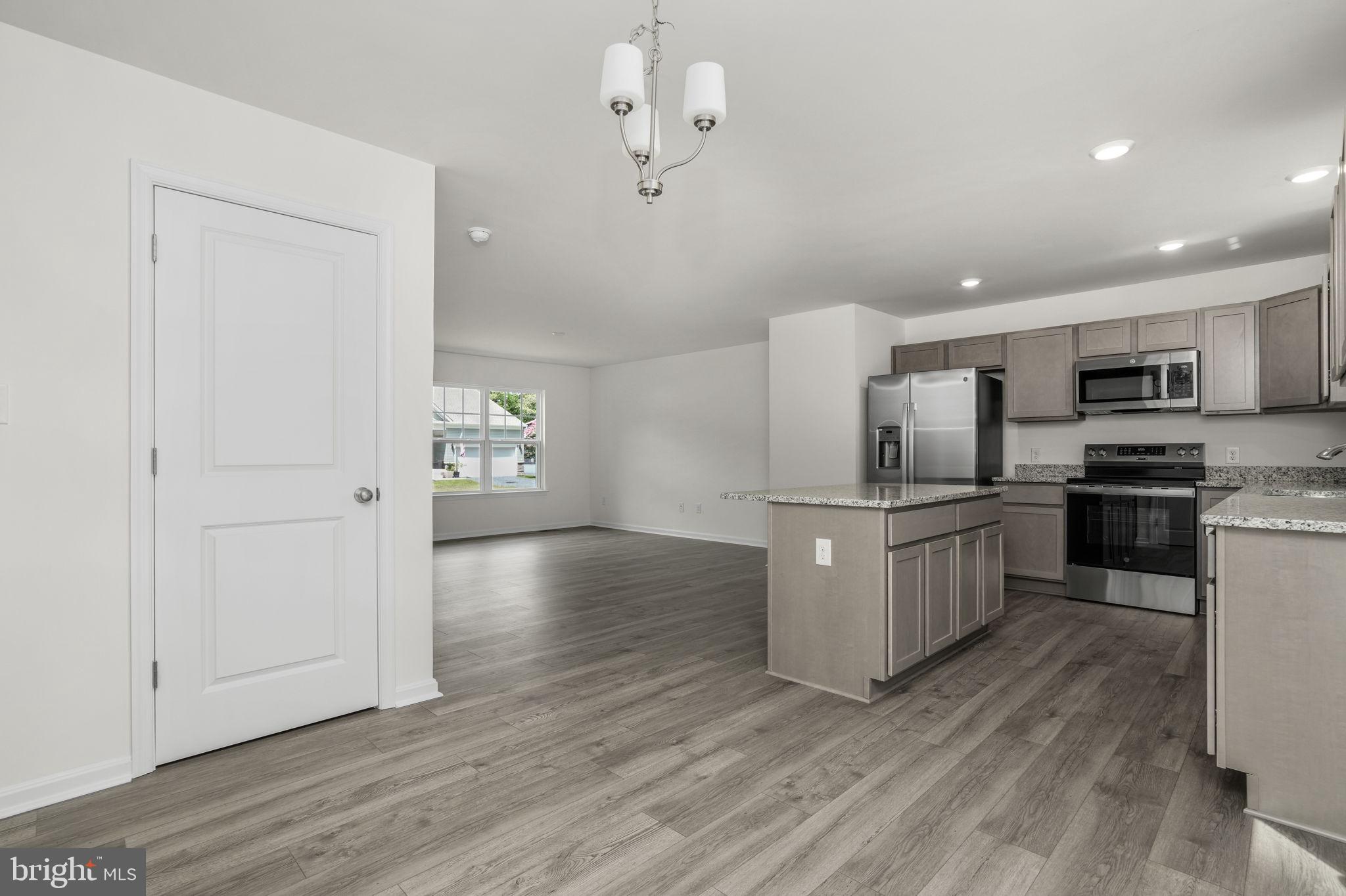 CAPTAIN'S COVE - Residential