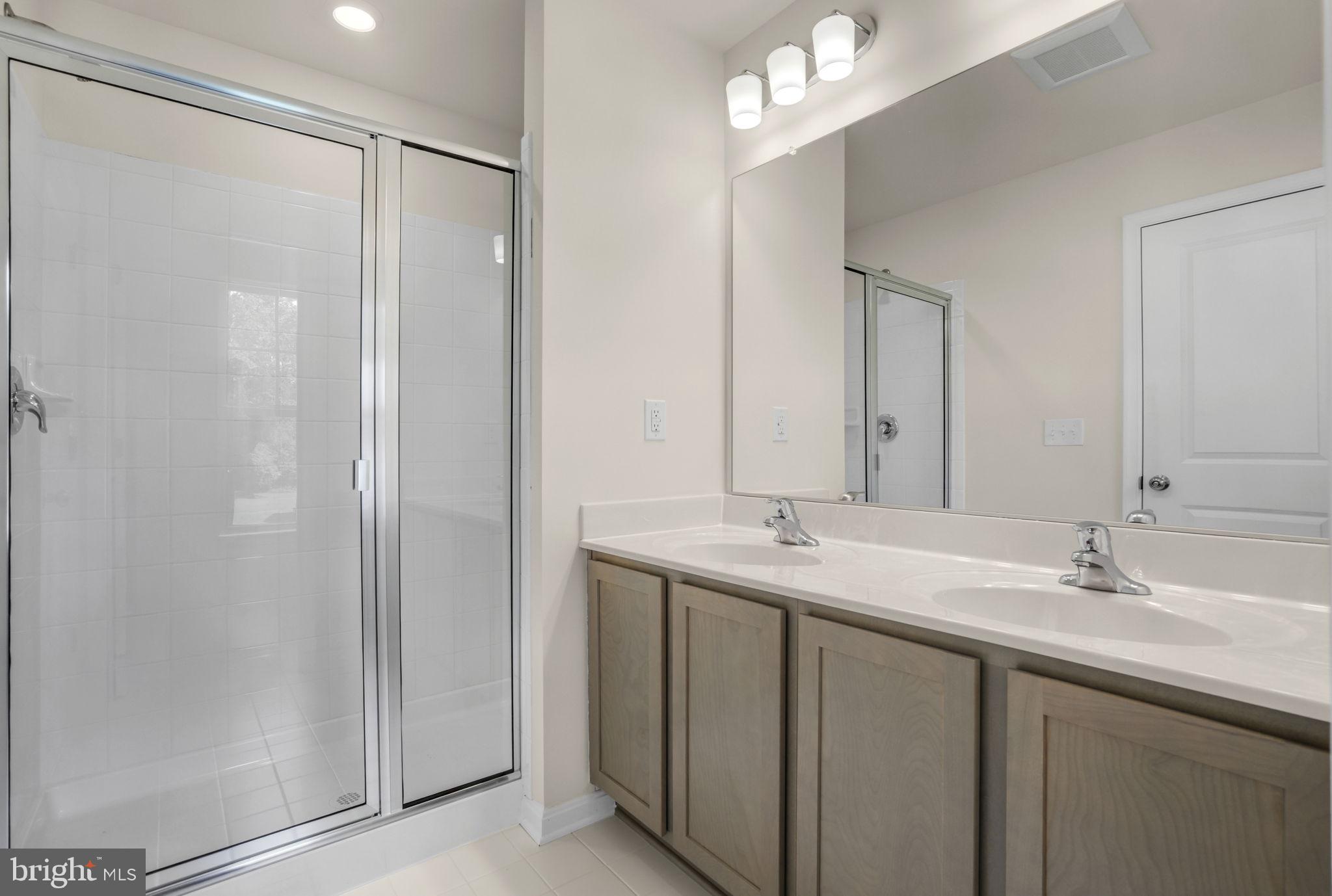 CAPTAIN'S COVE - Residential