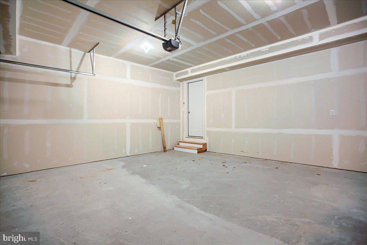 CAPTAIN'S COVE - Residential