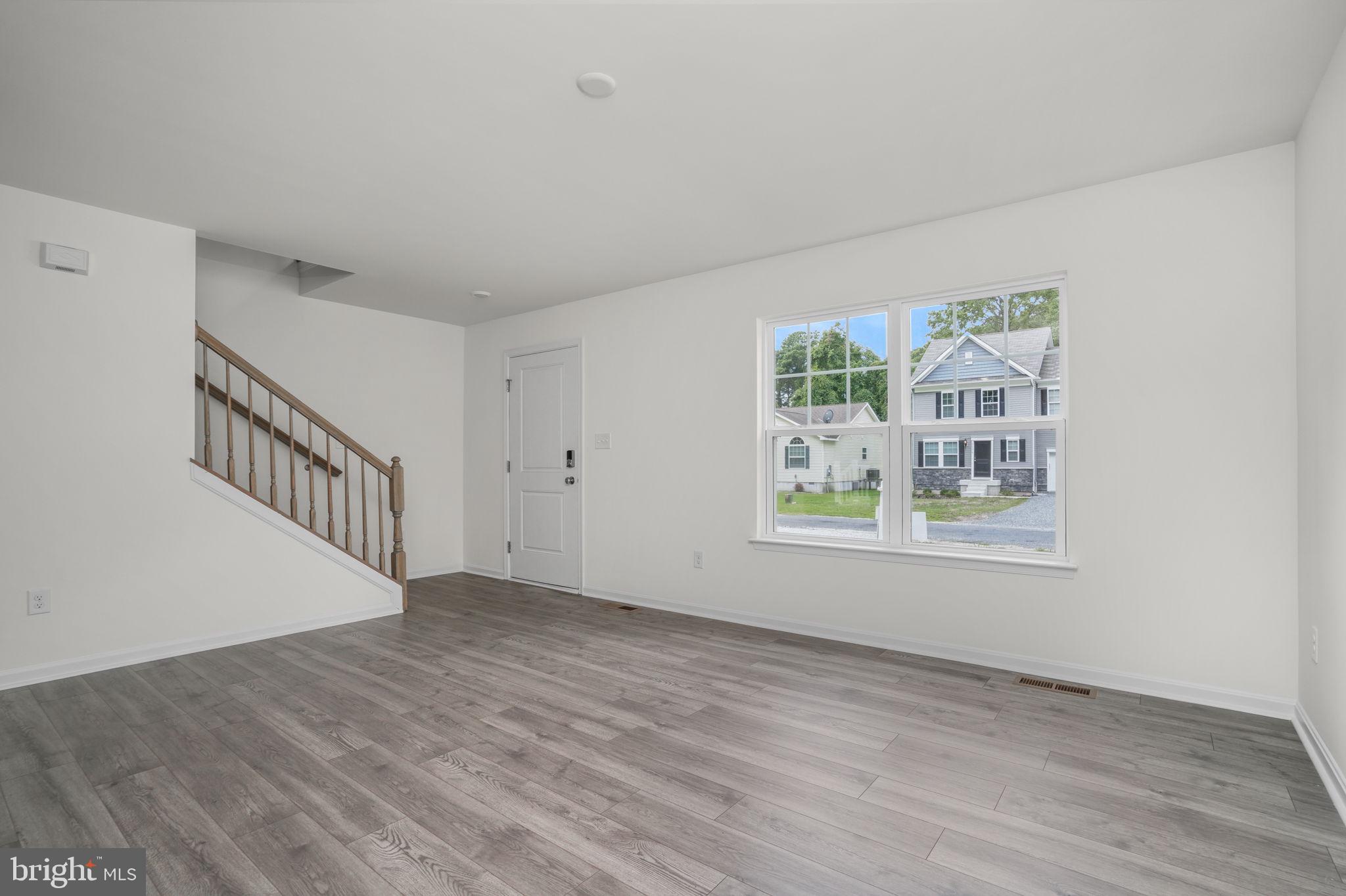 CAPTAIN'S COVE - Residential