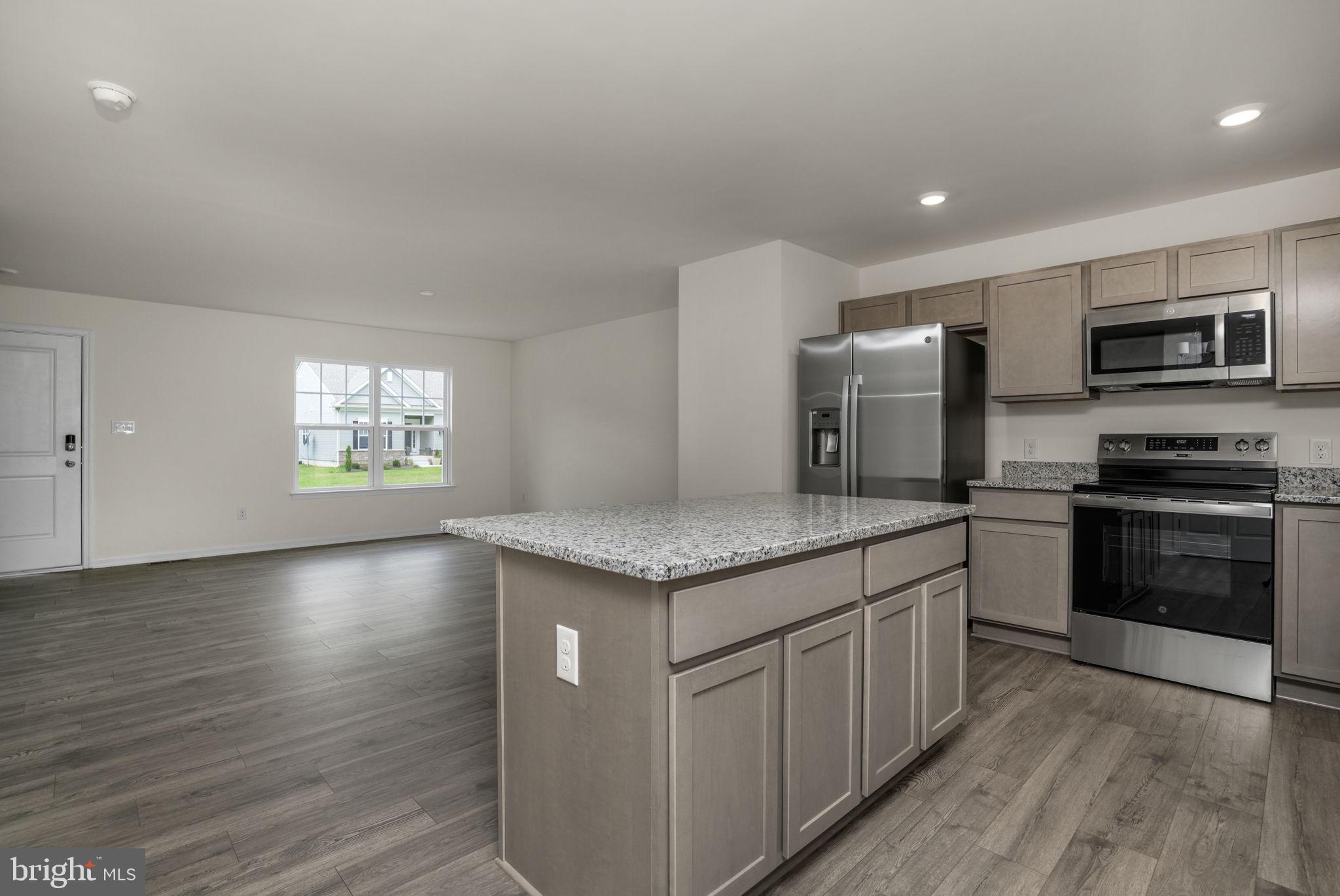 CAPTAIN'S COVE - Residential