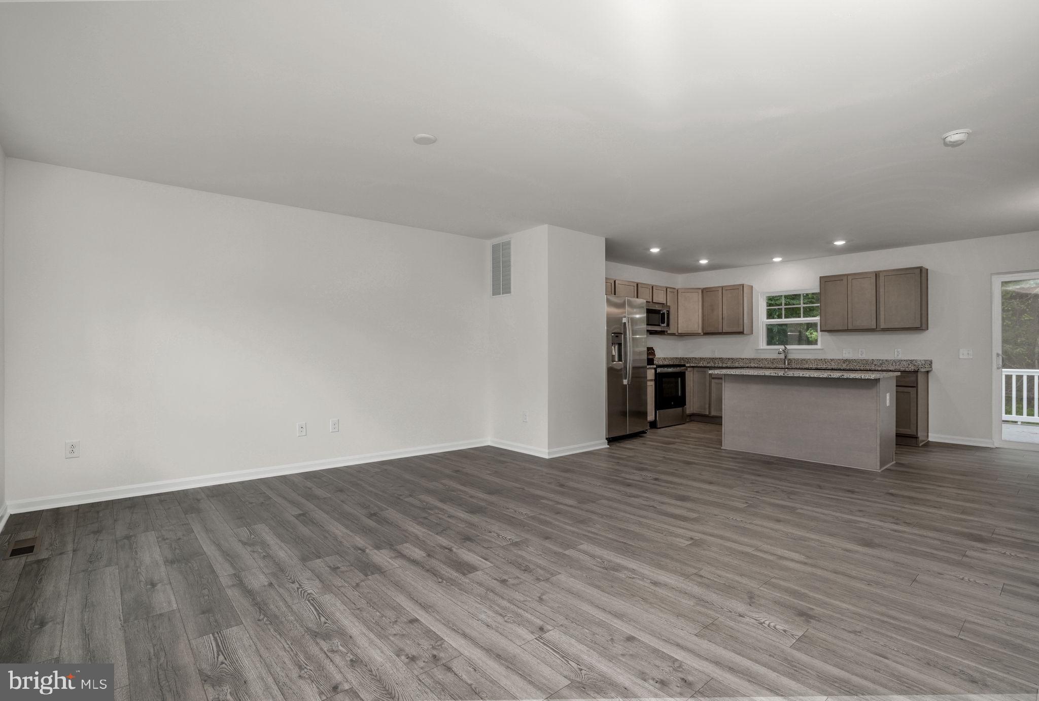 CAPTAIN'S COVE - Residential