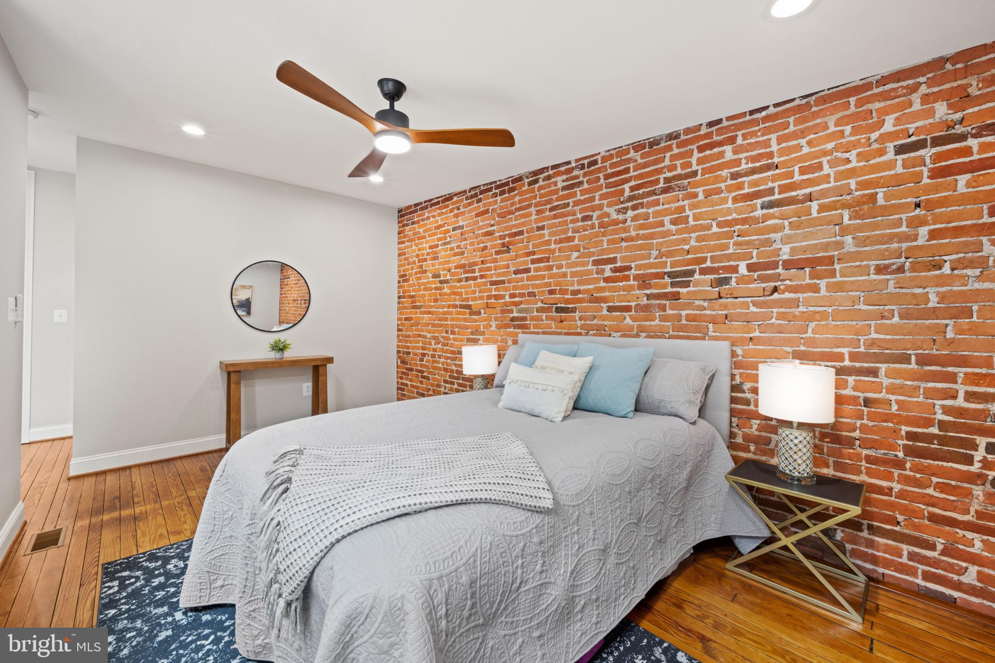 LOCUST POINT - Residential
