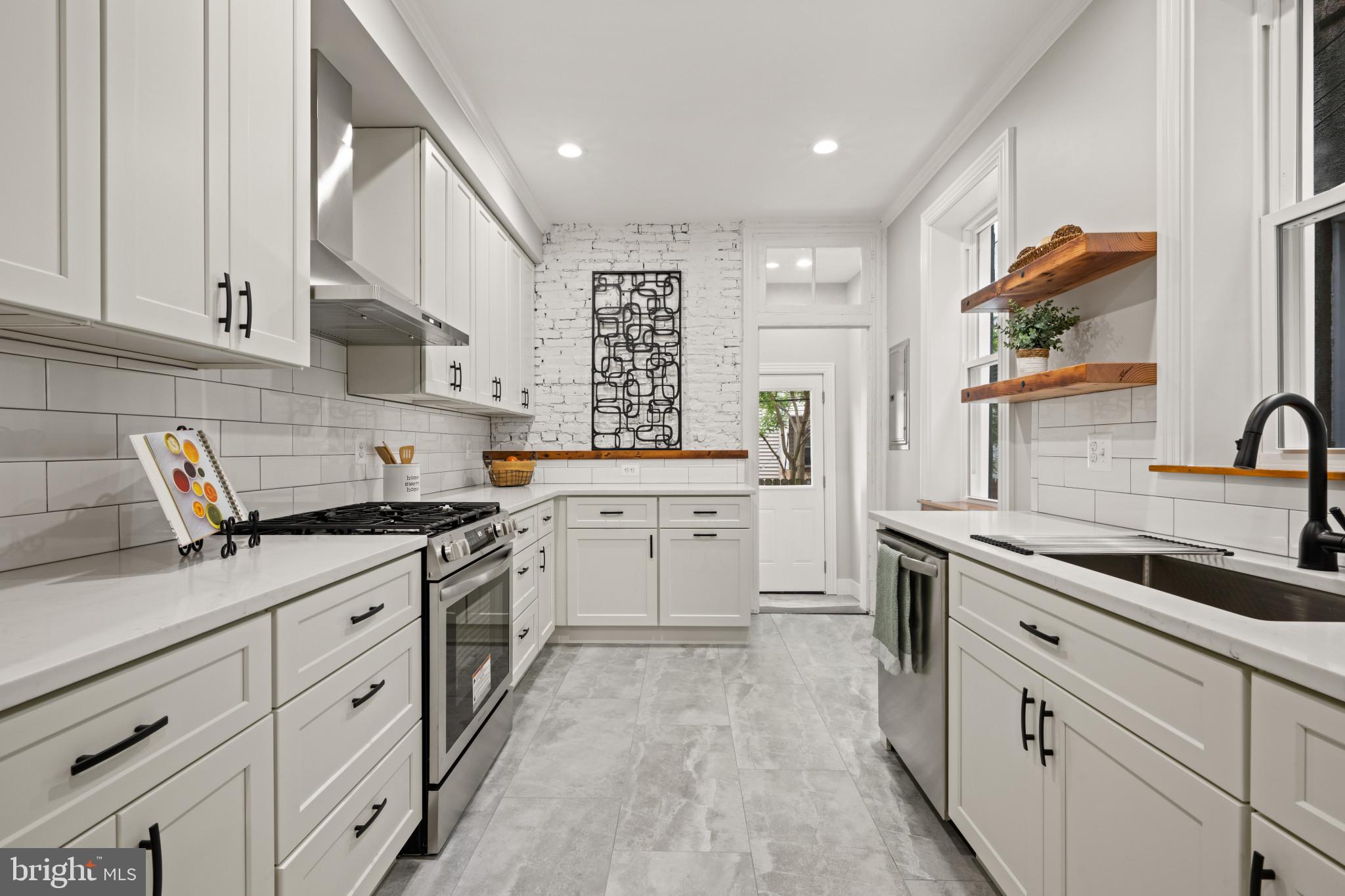 LOCUST POINT - Residential