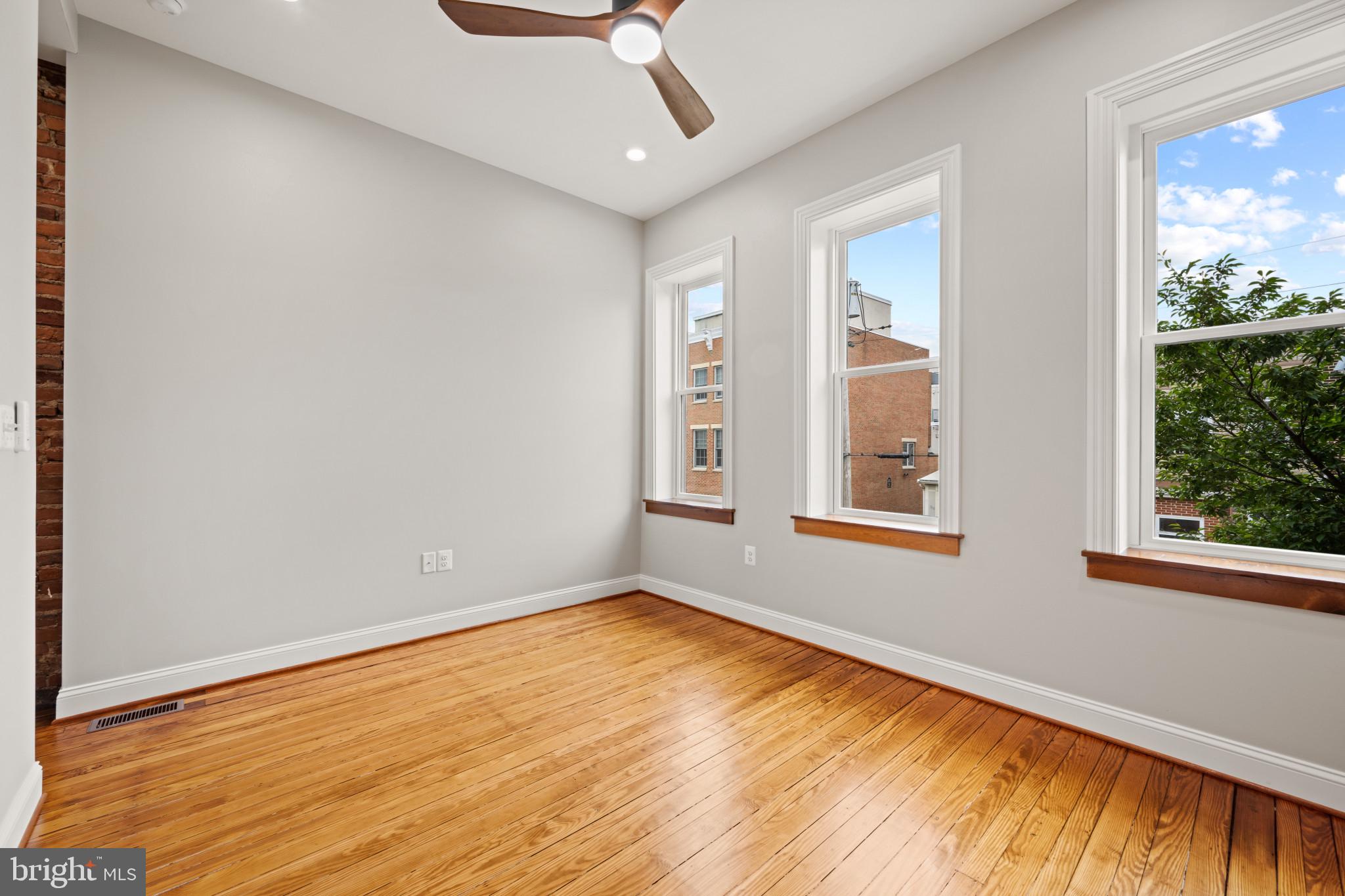 LOCUST POINT - Residential