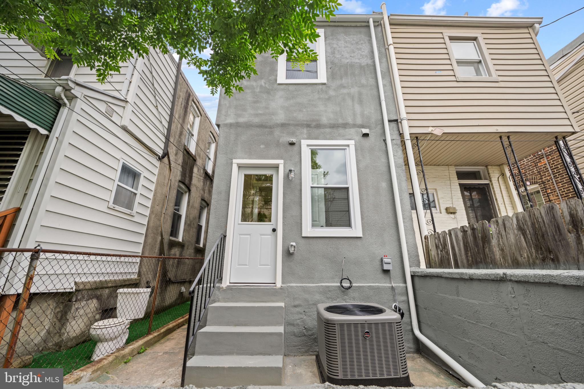 LOCUST POINT - Residential