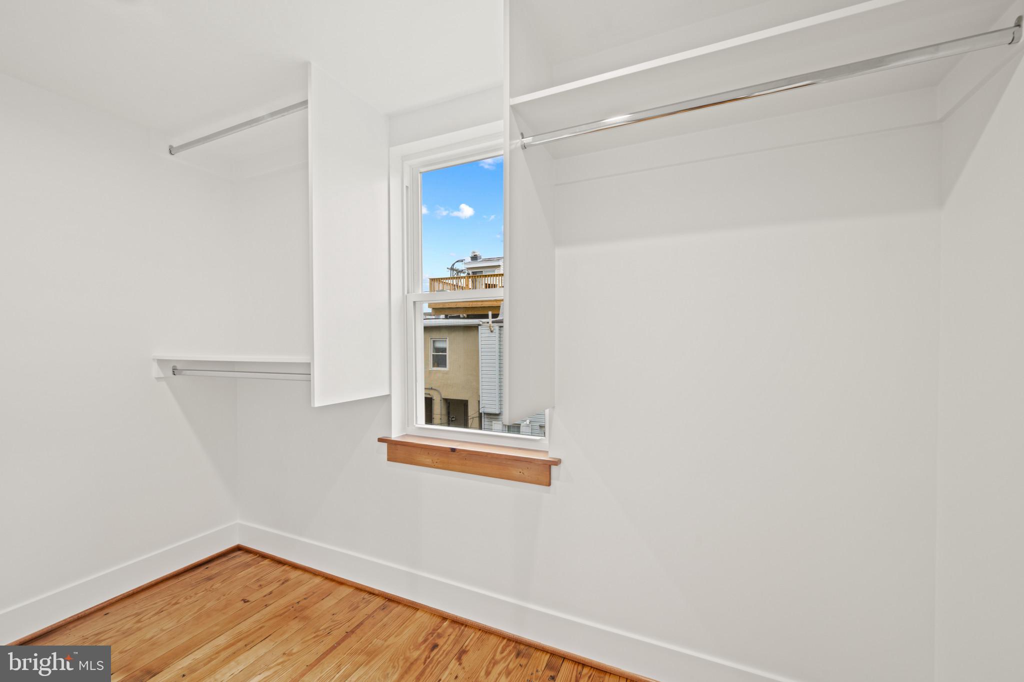 LOCUST POINT - Residential