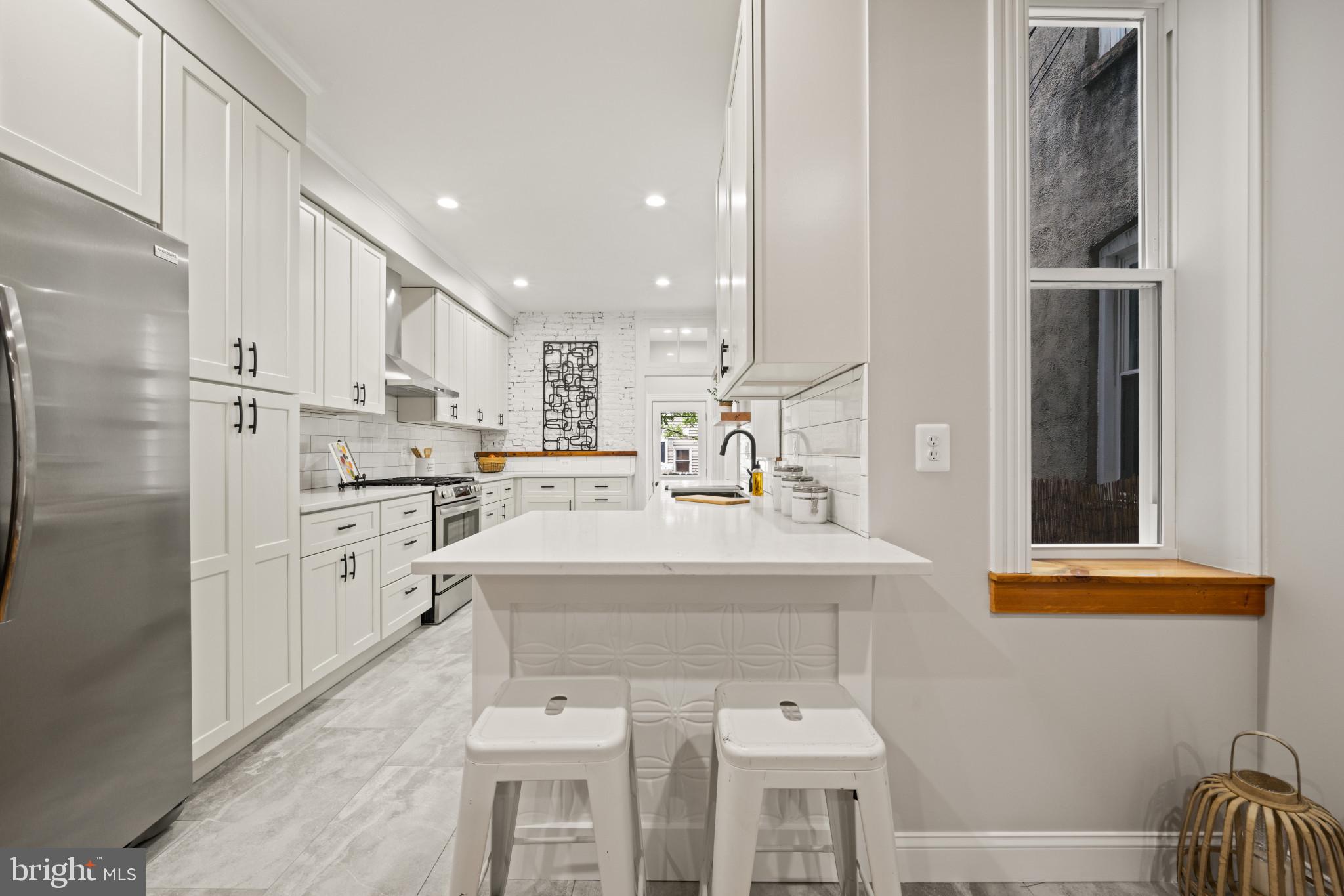 LOCUST POINT - Residential