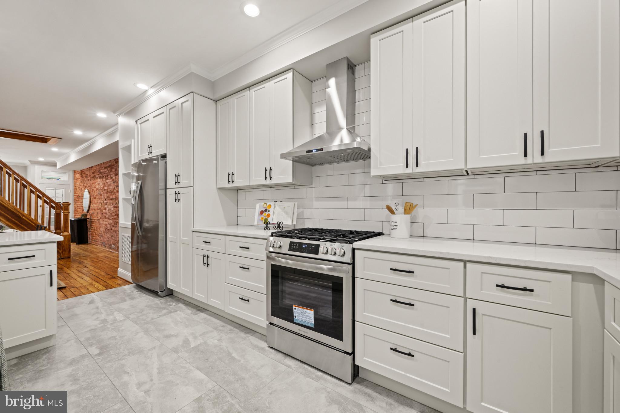 LOCUST POINT - Residential