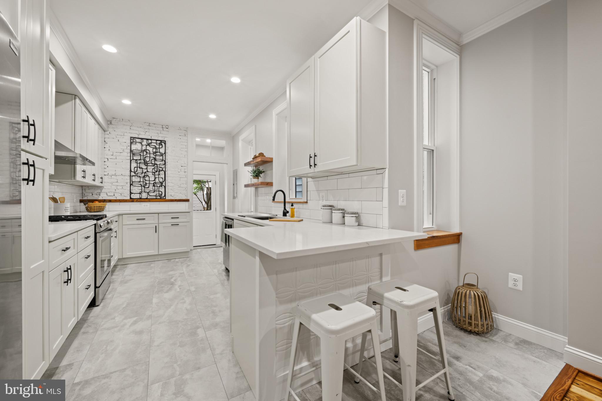LOCUST POINT - Residential