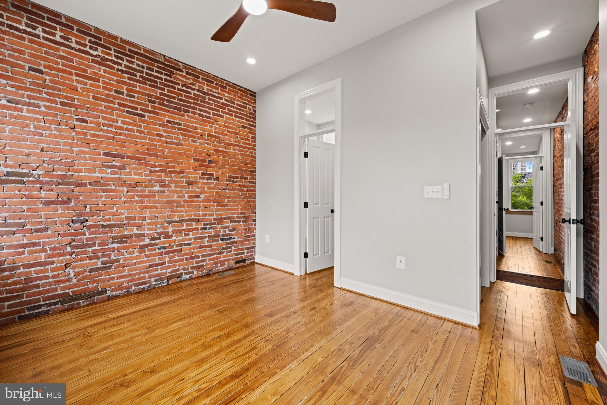 LOCUST POINT - Residential