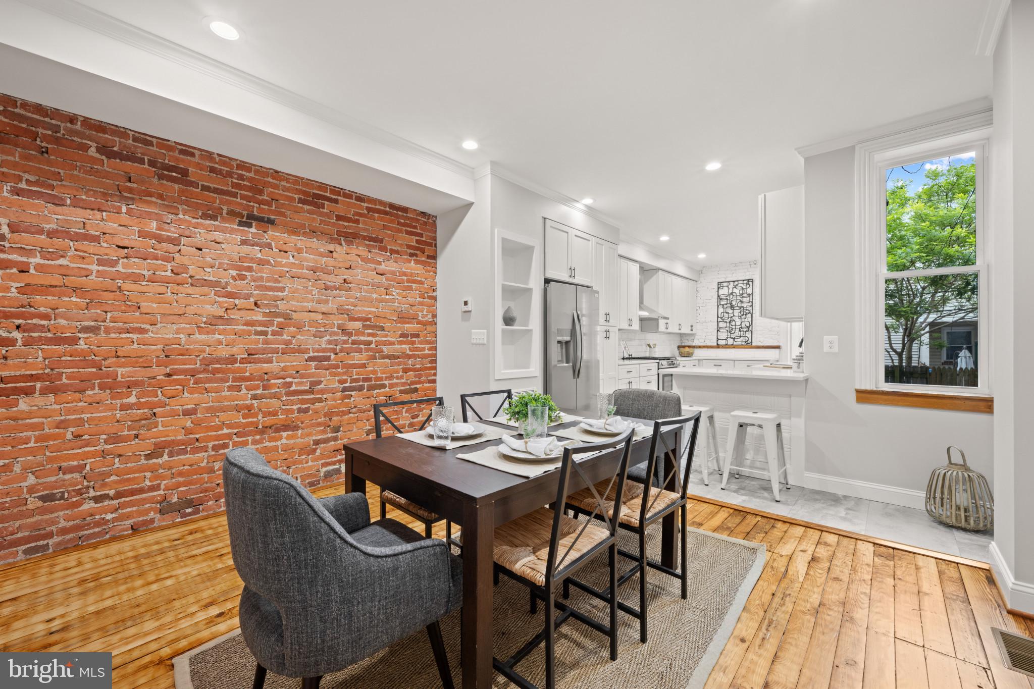 LOCUST POINT - Residential