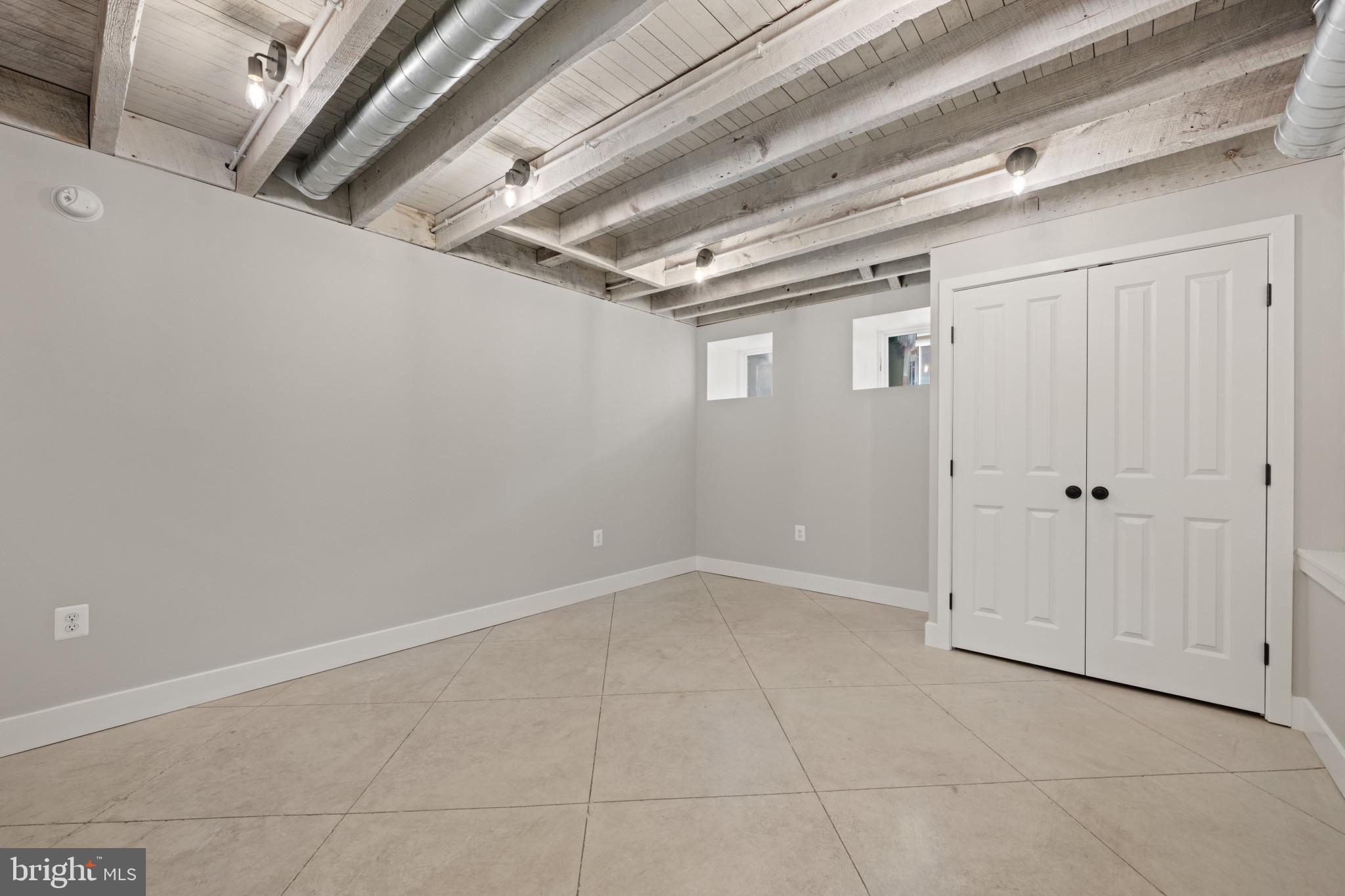 LOCUST POINT - Residential