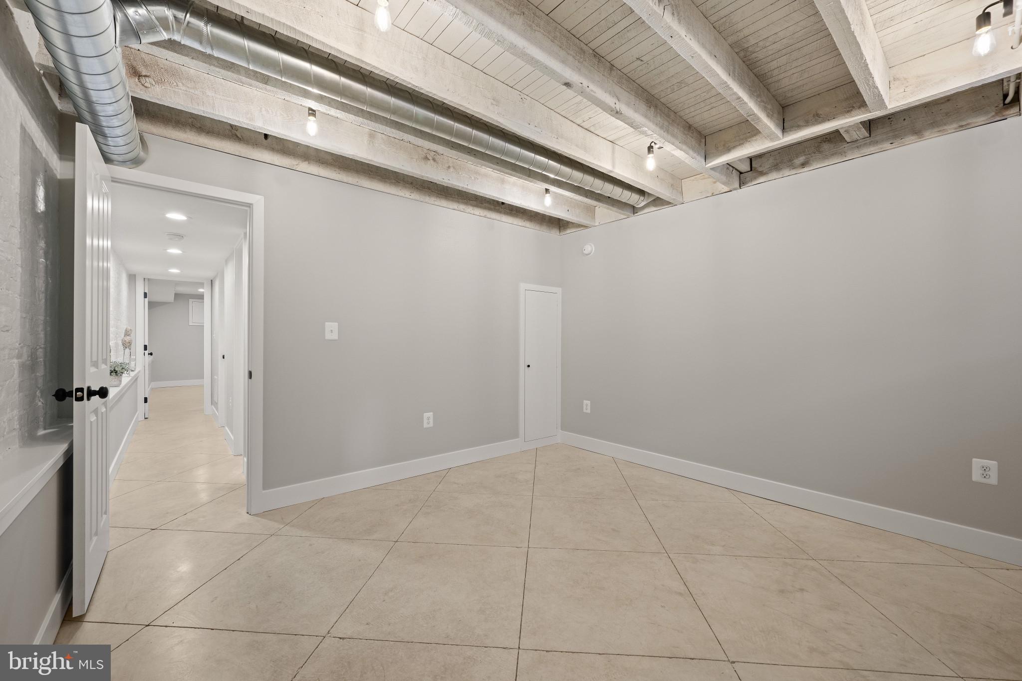 LOCUST POINT - Residential