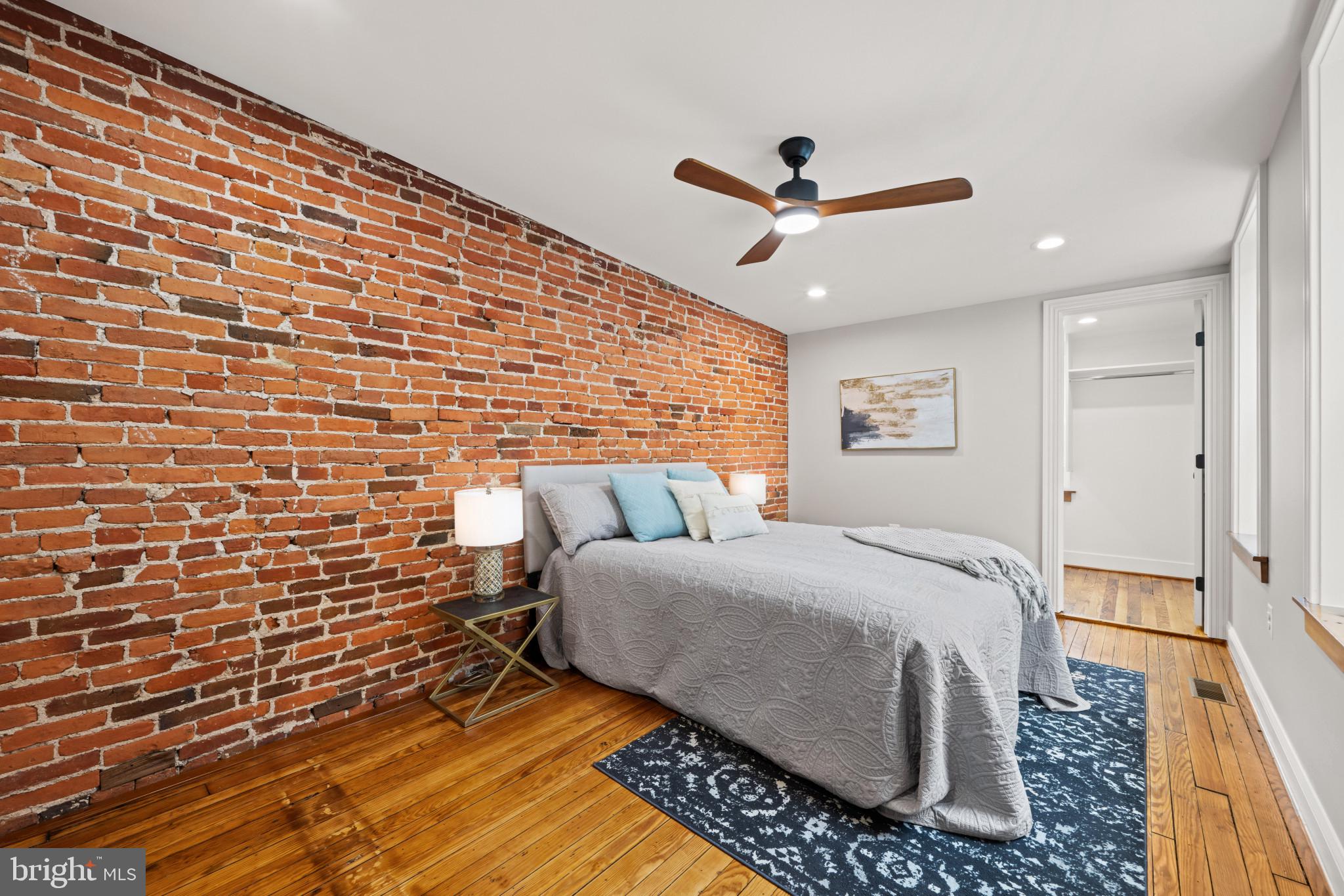 LOCUST POINT - Residential