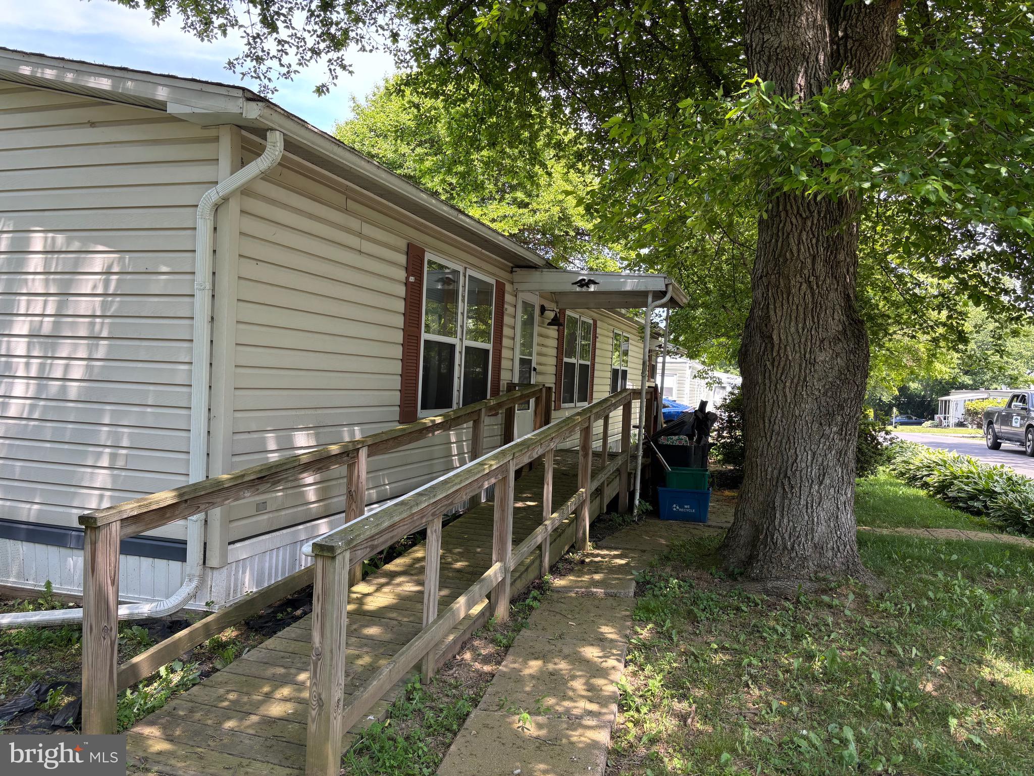 109 AZALEA CIRCLE