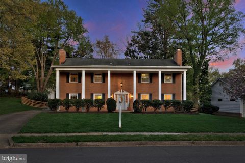 8021 AGIN COURT MCLEAN VA 22102
