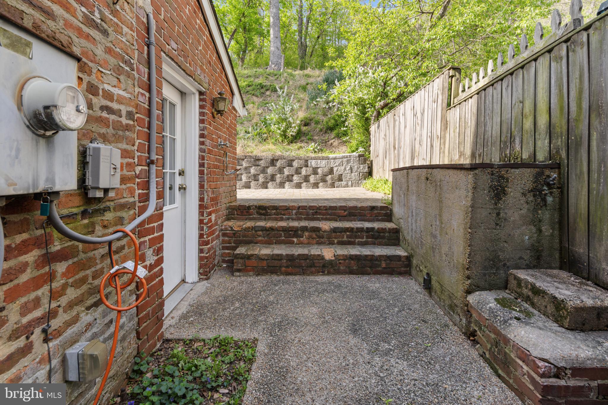 NINE MILE HILL - Residential