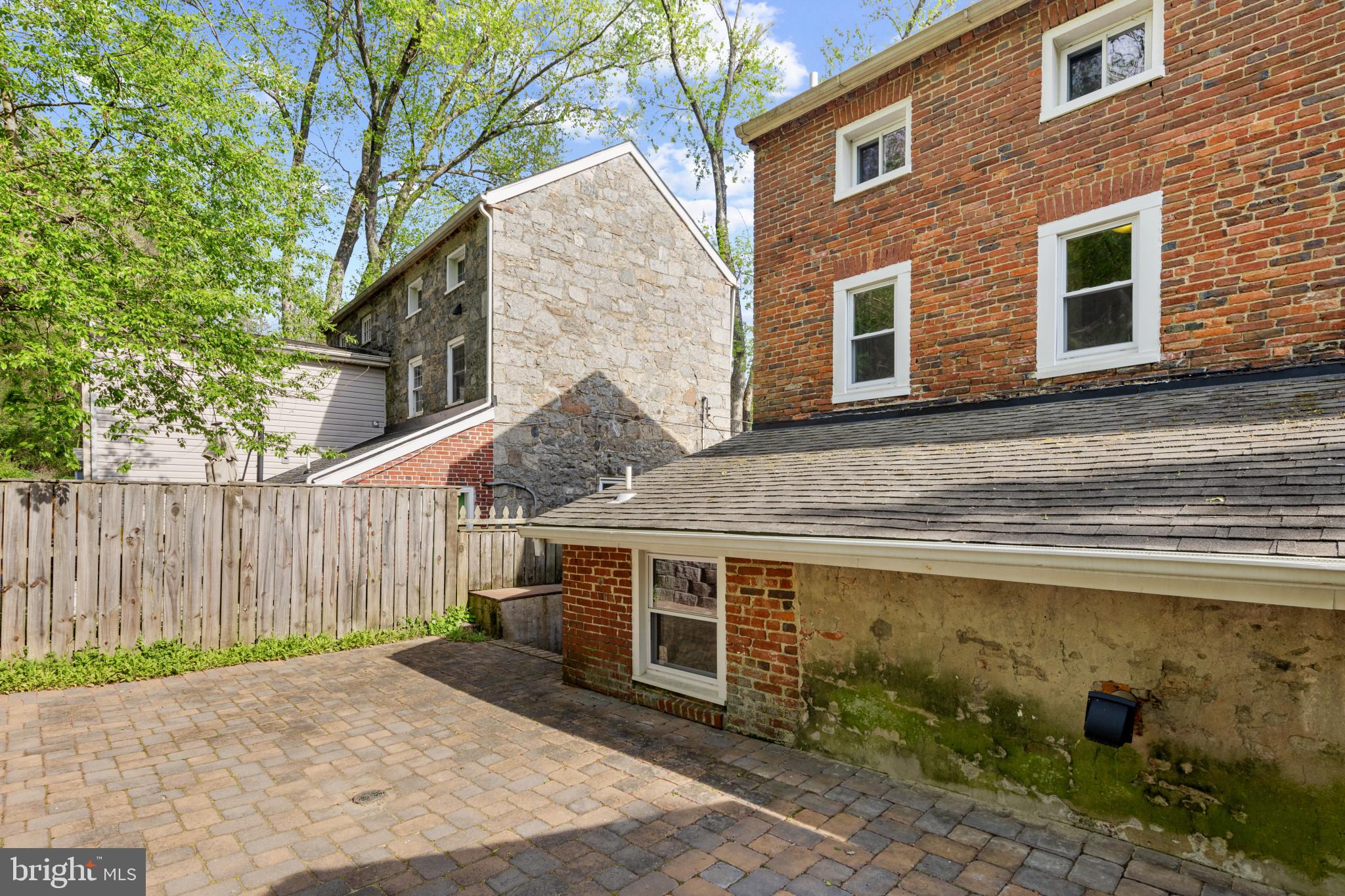 NINE MILE HILL - Residential