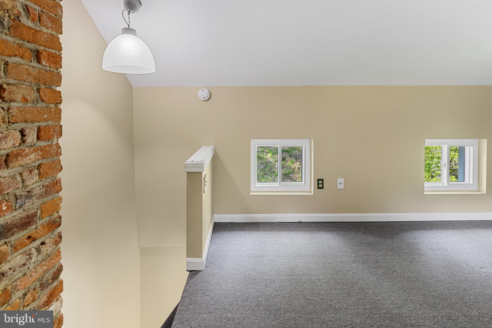 NINE MILE HILL - Residential