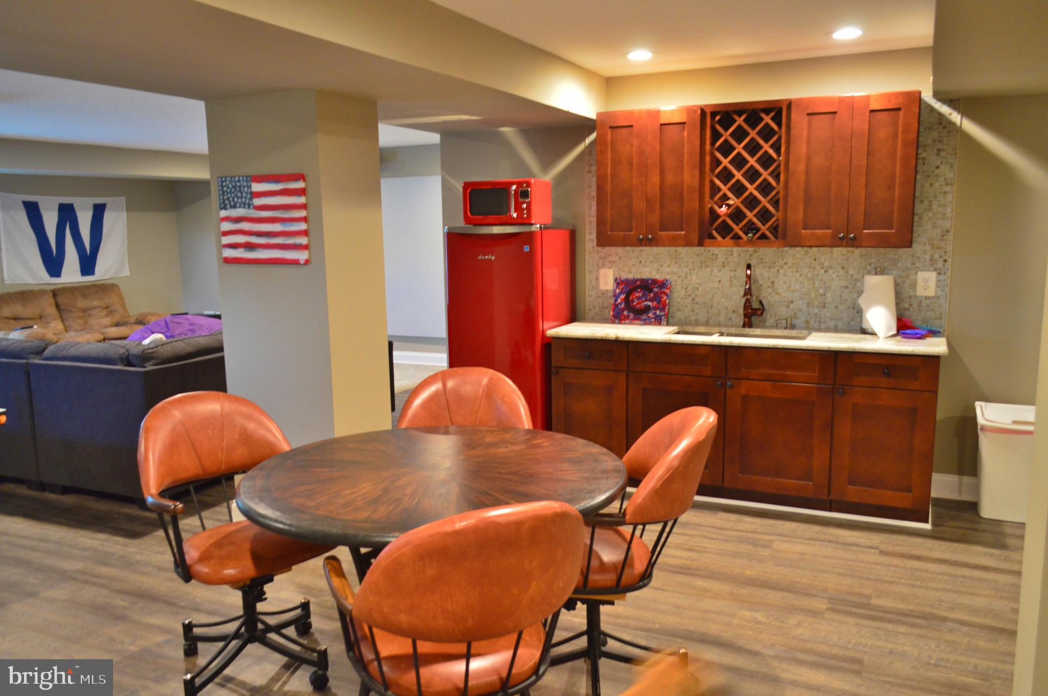 MEADOW BROOK - Residential