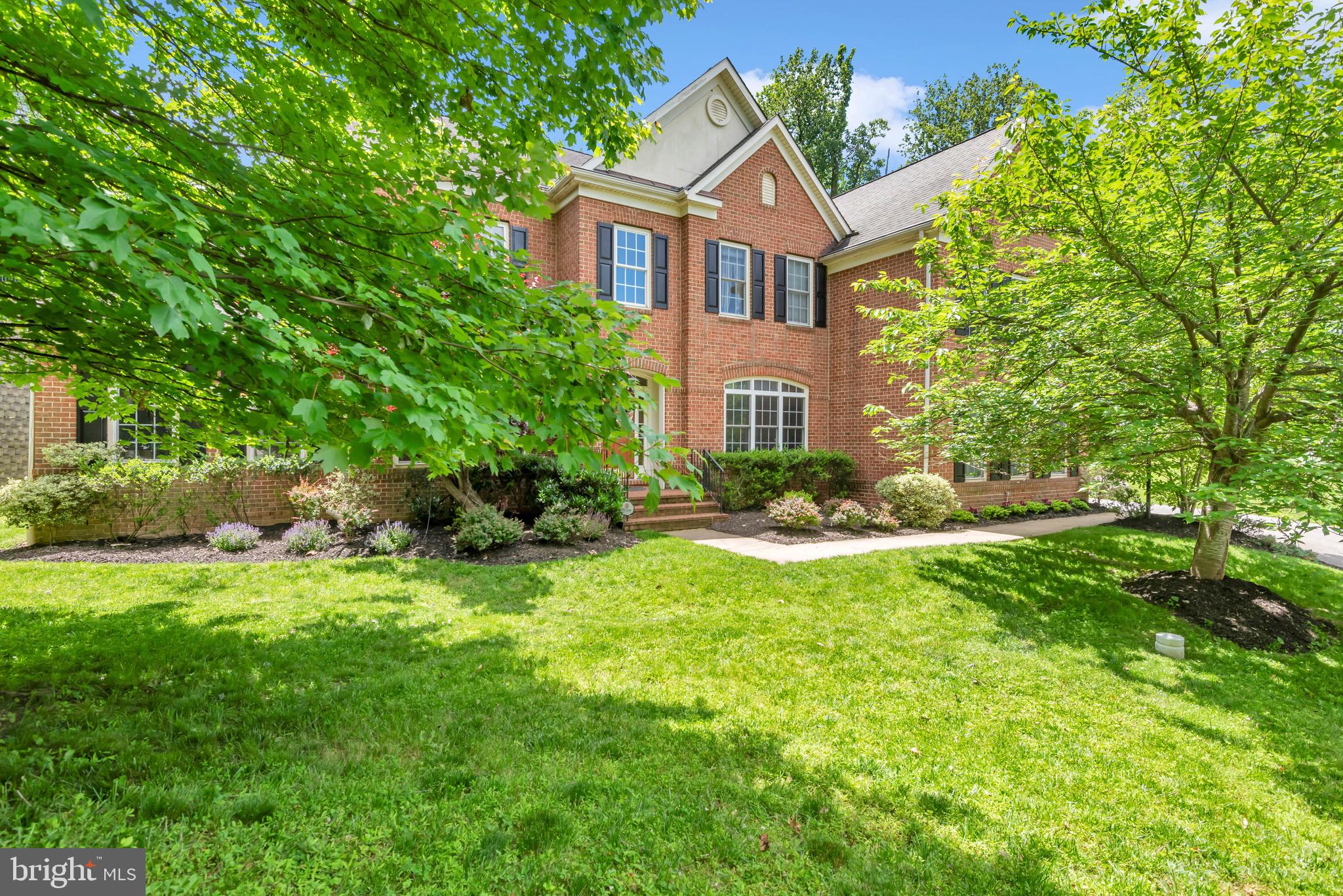 8220 WATERSIDE COURT