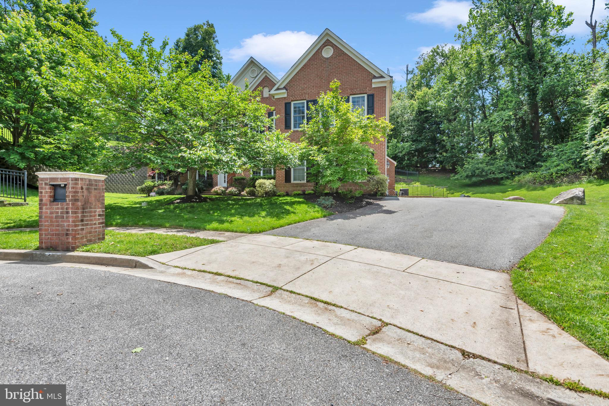 8220 WATERSIDE COURT