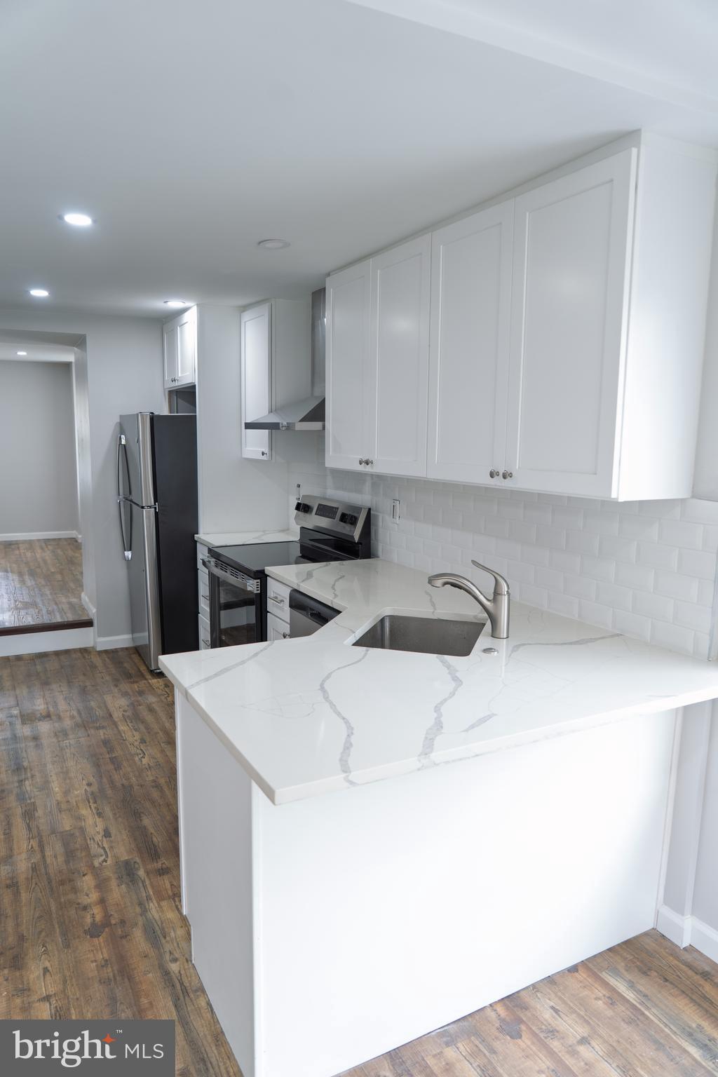 GLENSIDE - Residential Lease