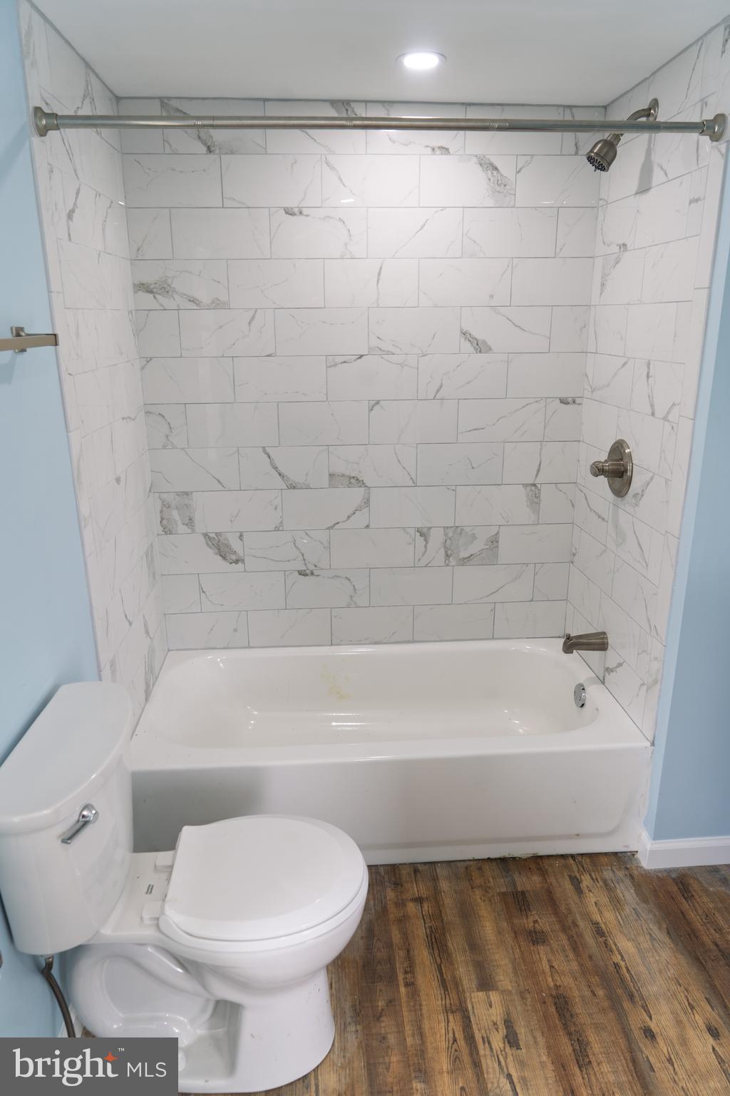 GLENSIDE - Residential Lease