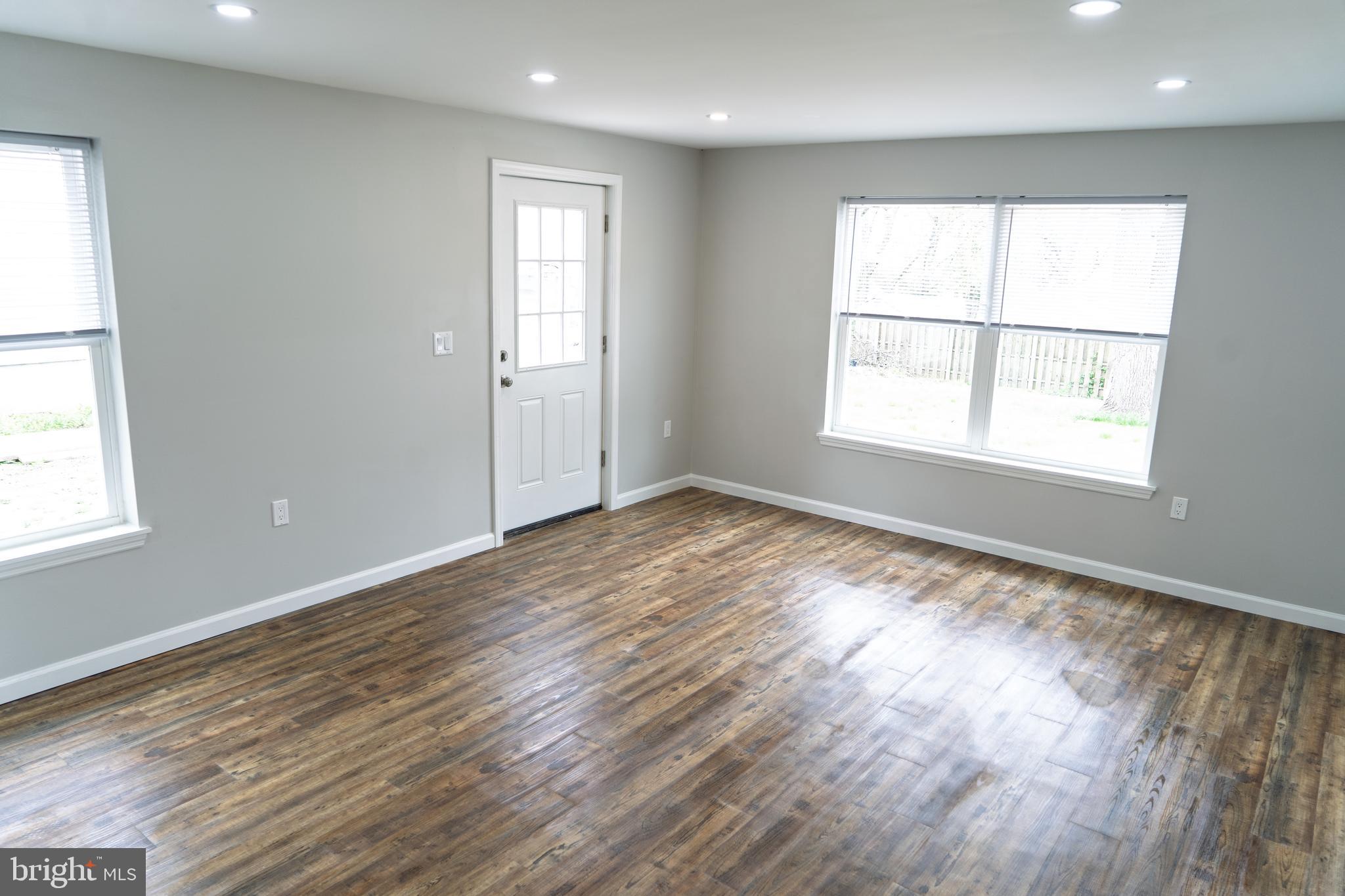 GLENSIDE - Residential Lease