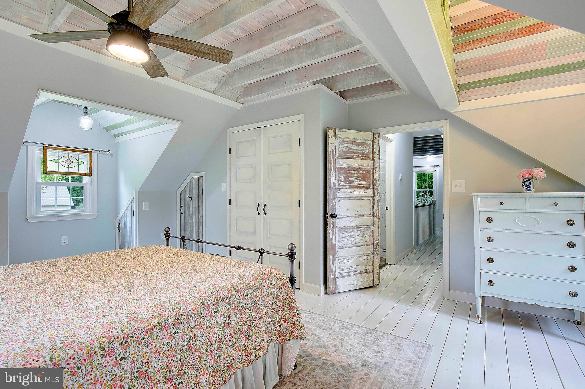 LOG INN ESTATES - Residential