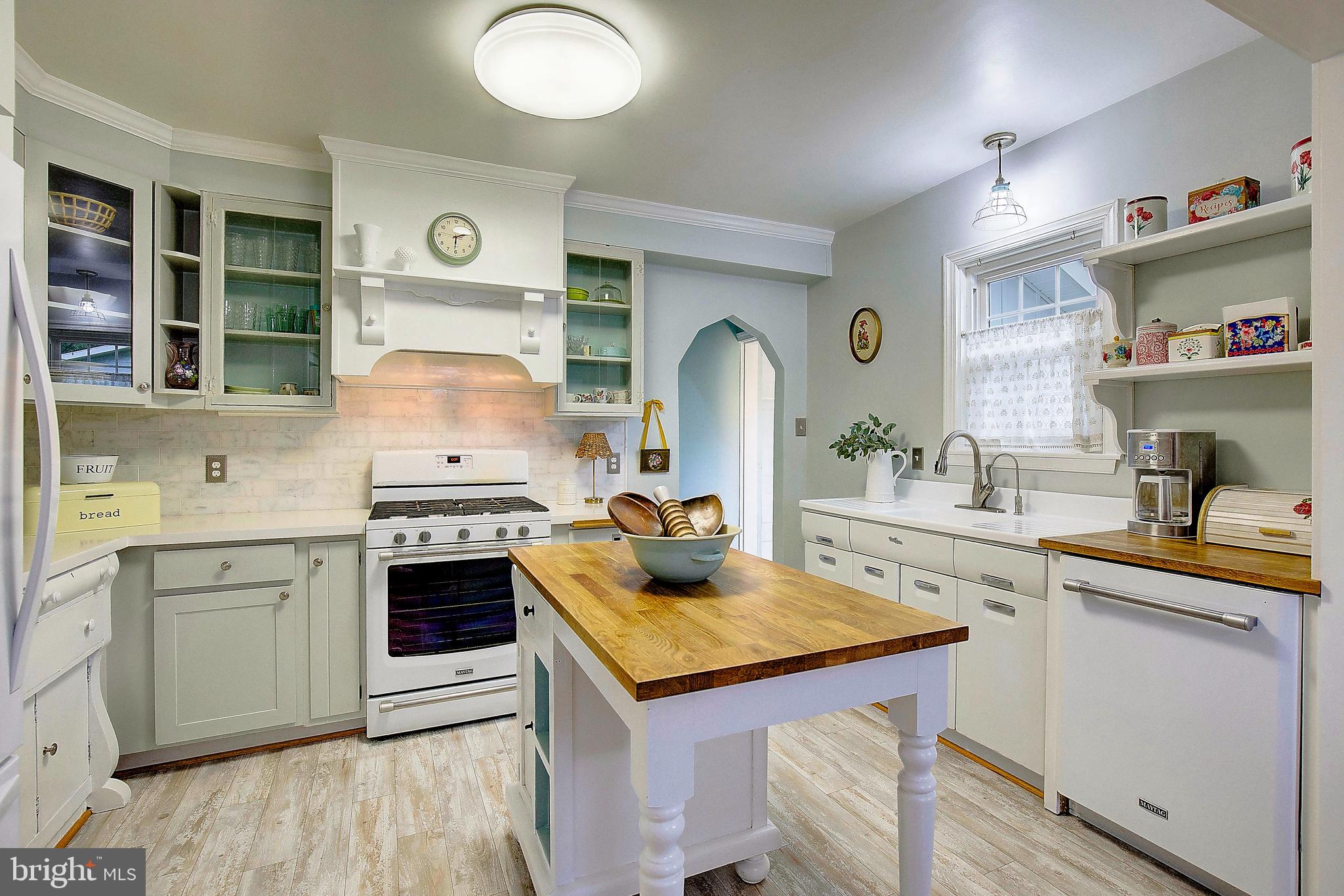 LOG INN ESTATES - Residential